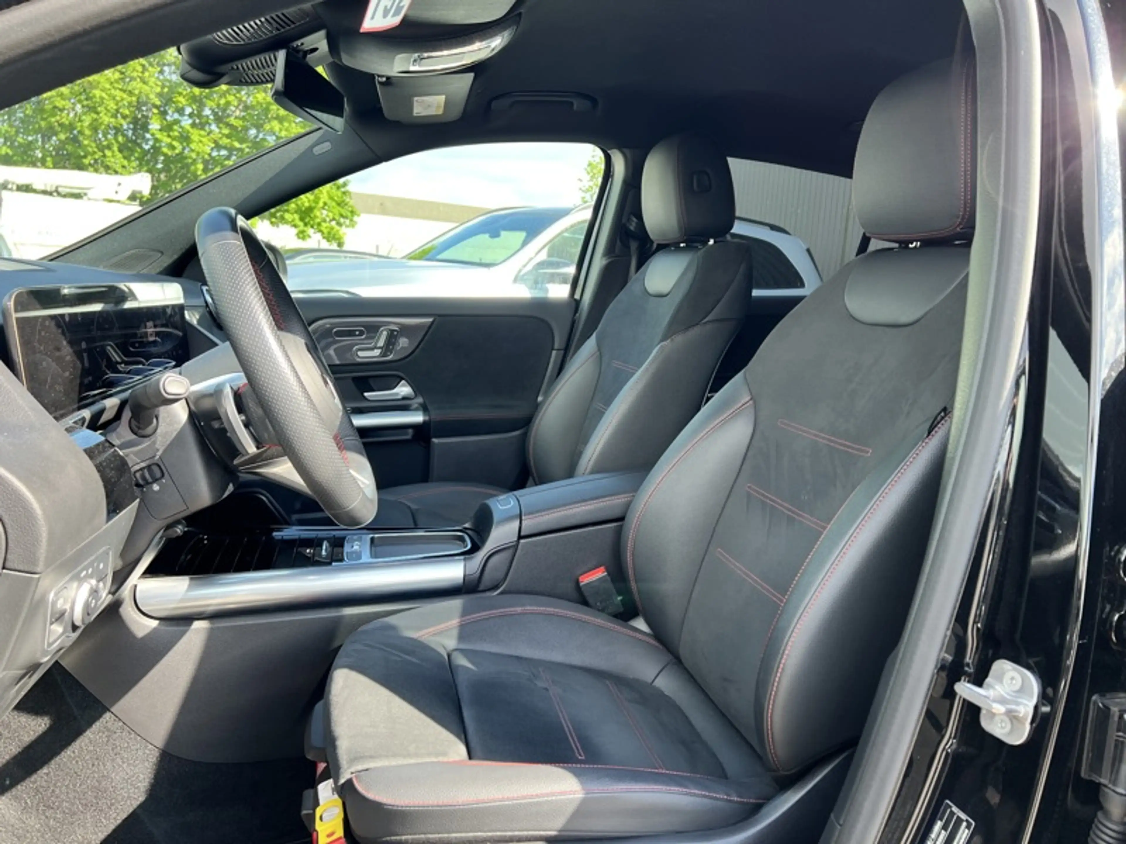 Mercedes-Benz GLA 180 AMG Pack Night Facelift Attelage — photo 8