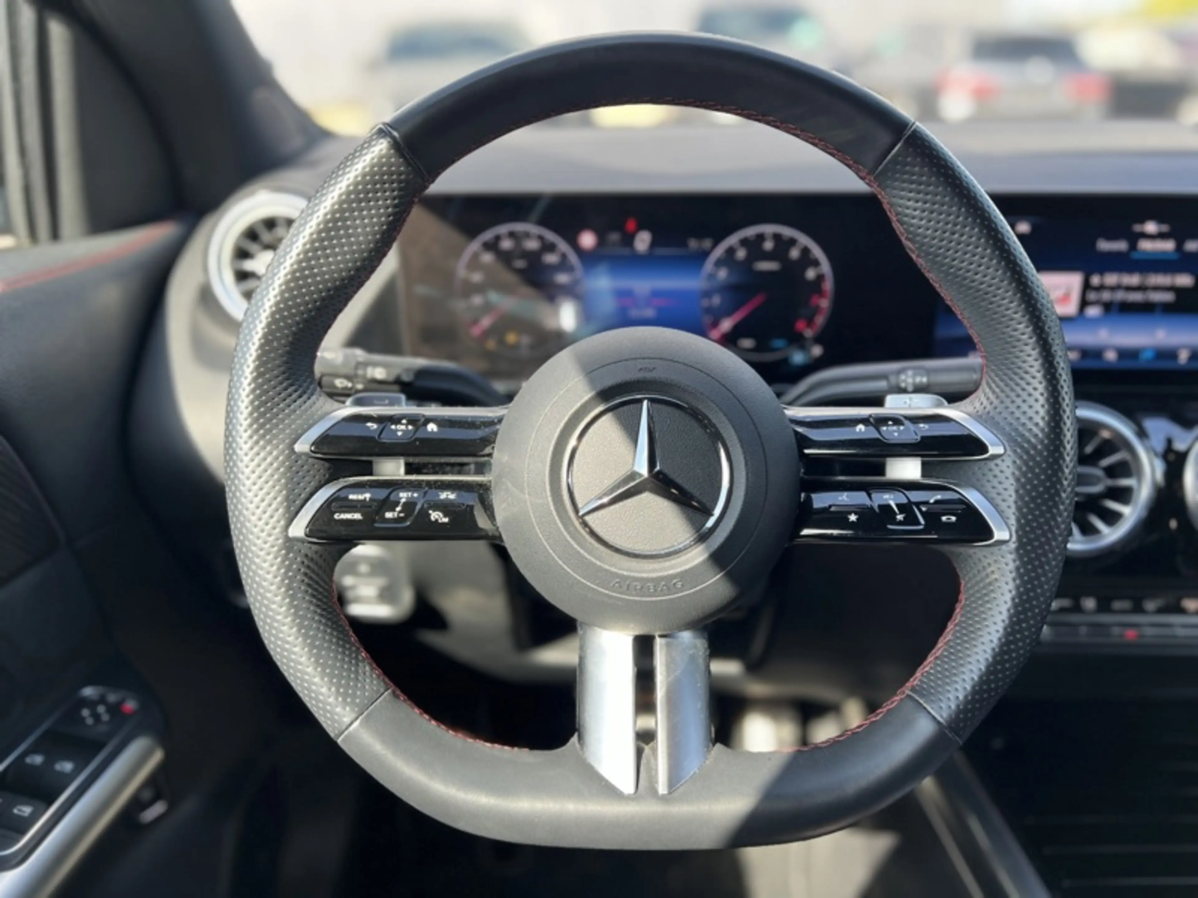Mercedes-Benz GLA 180 AMG Pack Night Facelift Attelage — photo 3