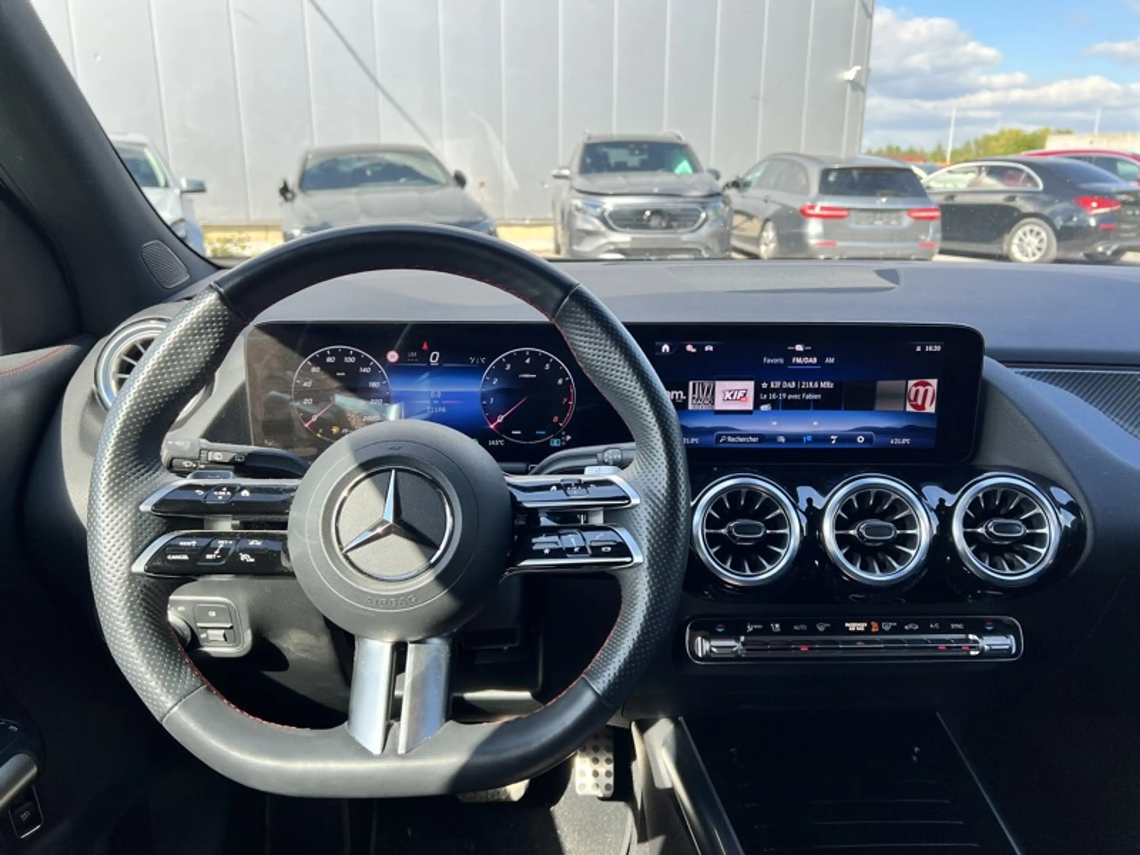 Mercedes-Benz GLA 180 AMG Pack Night Facelift Attelage — photo 6