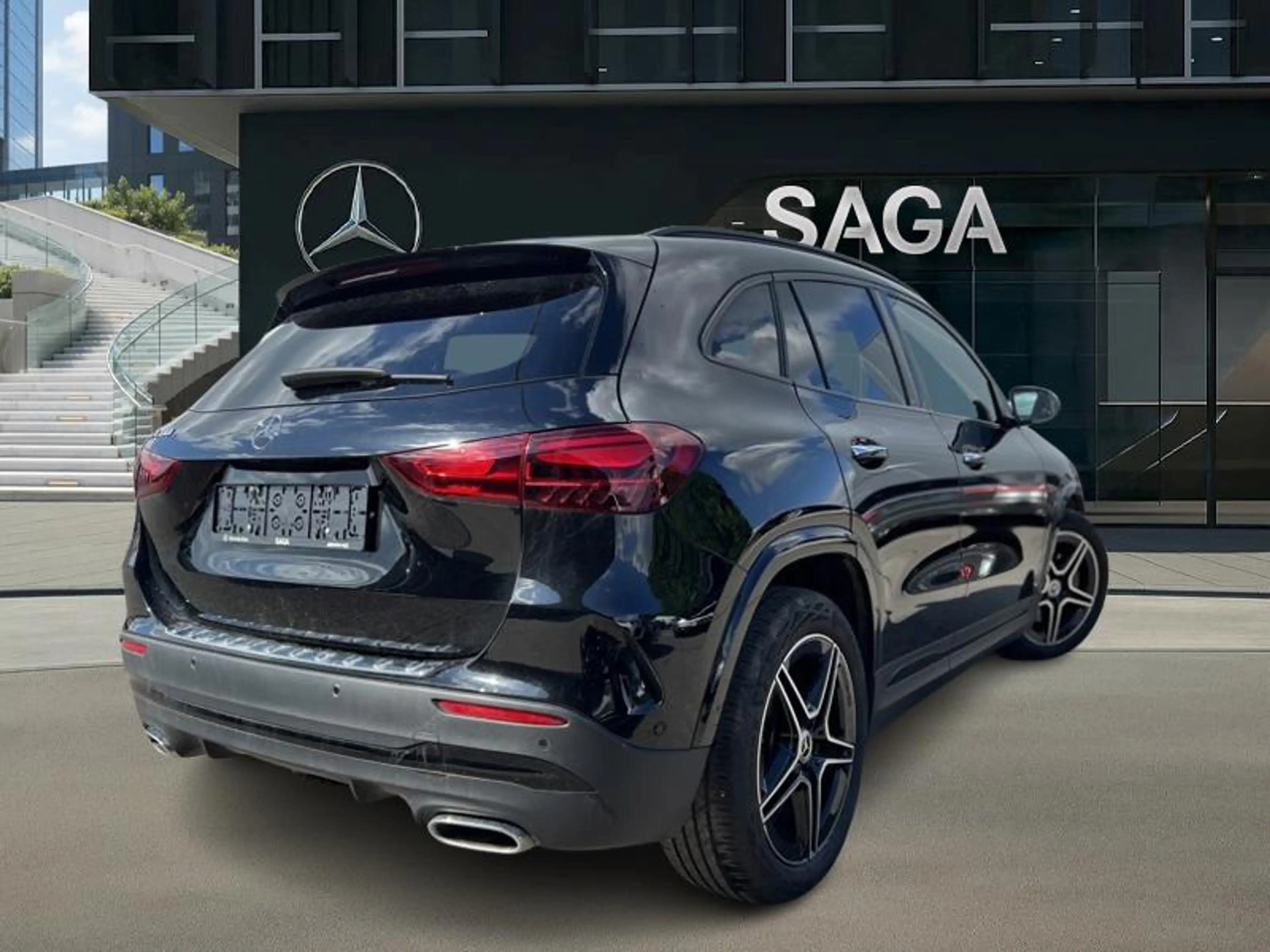 Mercedes-Benz GLA 180 AMG Pack Night Facelift Attelage — photo 2