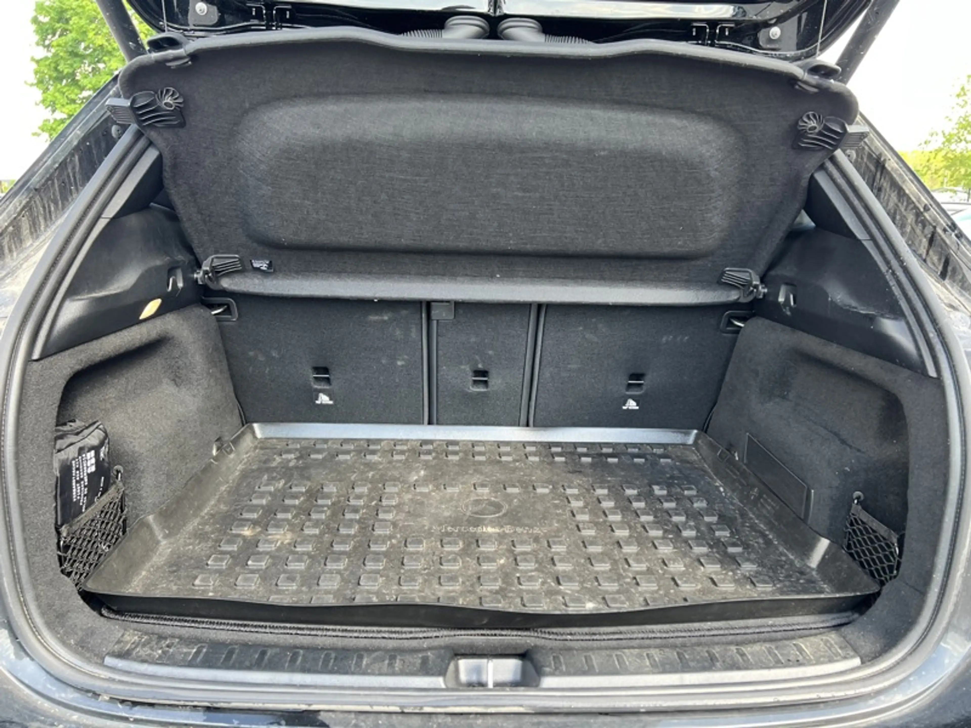 Mercedes-Benz GLA 180 AMG Pack Night Facelift Attelage — photo 14