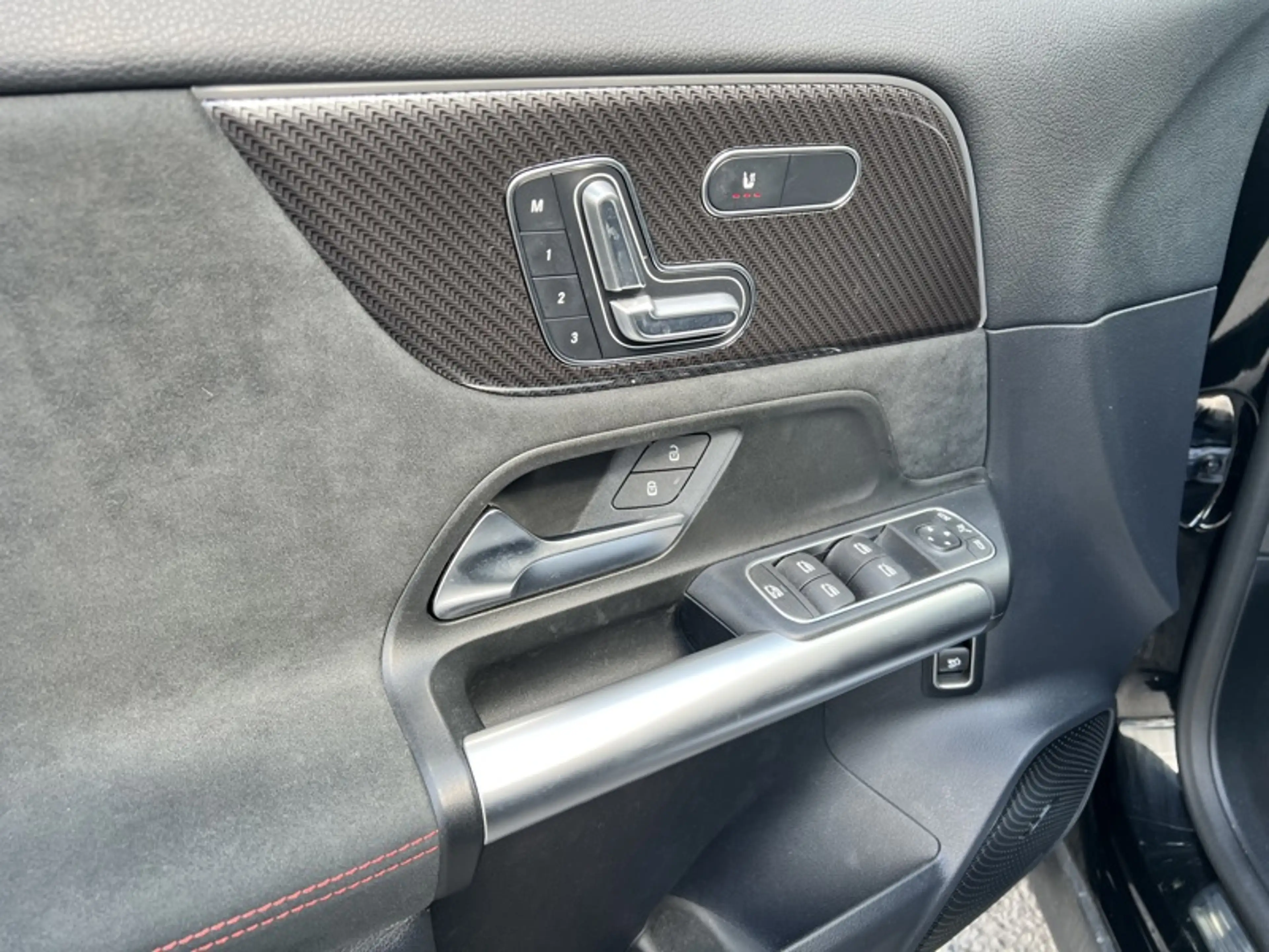 Mercedes-Benz GLA 180 AMG Pack Night Facelift Attelage — photo 15
