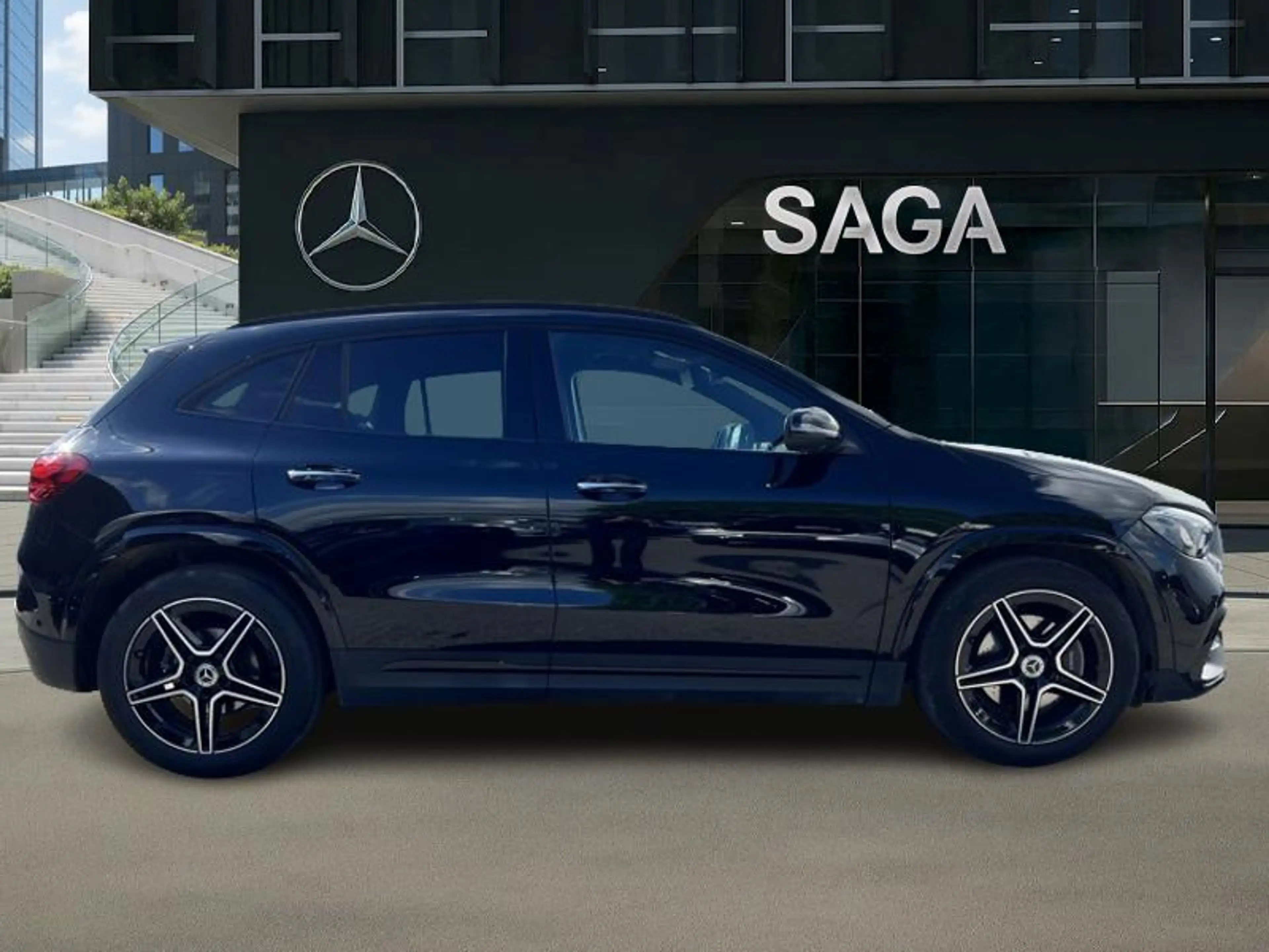 Mercedes-Benz GLA 180 AMG Pack Night Facelift Attelage — photo 4