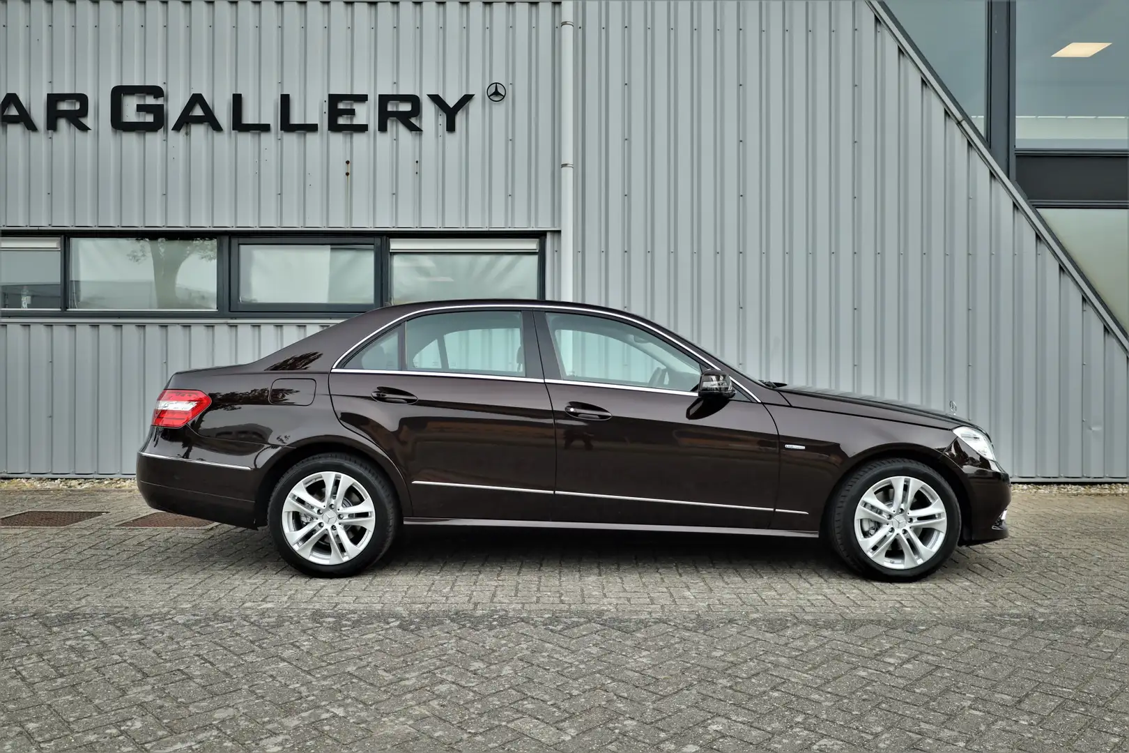 Mercedes-Benz E 250 E CGI Avantgarde 99894km Youngtimer Hnědá - 2