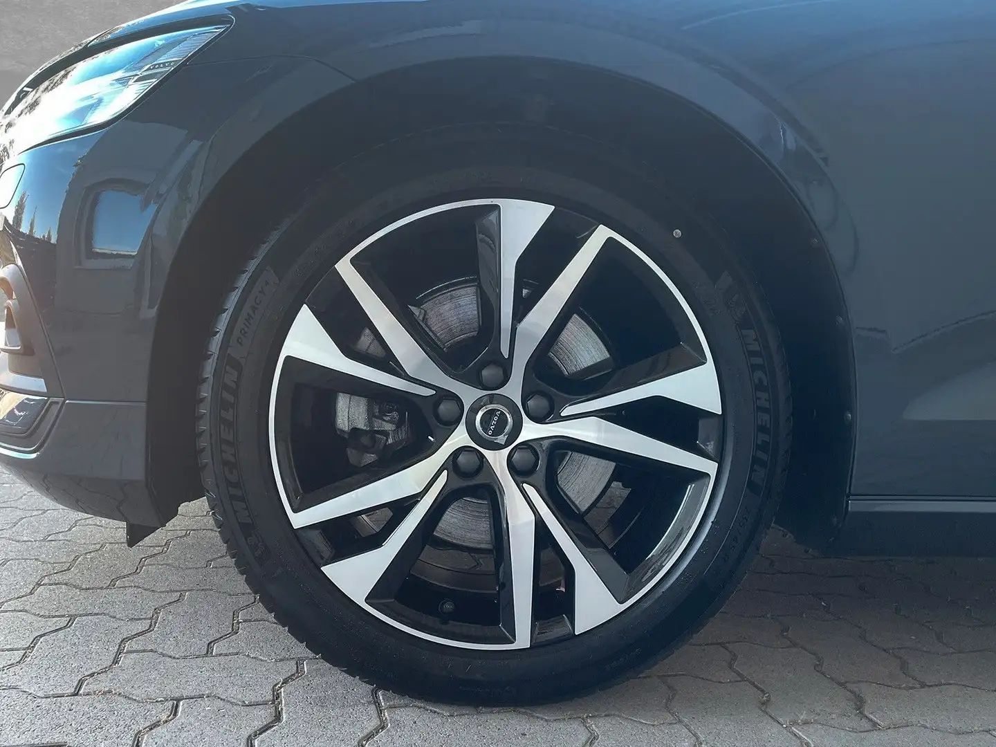 Volvo V60 B4 Mild-Hybrid Core AHK ACC BLIS LED Blau - 2
