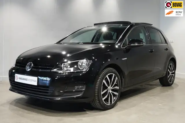 Volkswagen Golf 1.2 TSI Business R Pano|Stoelverwarming|Carplay