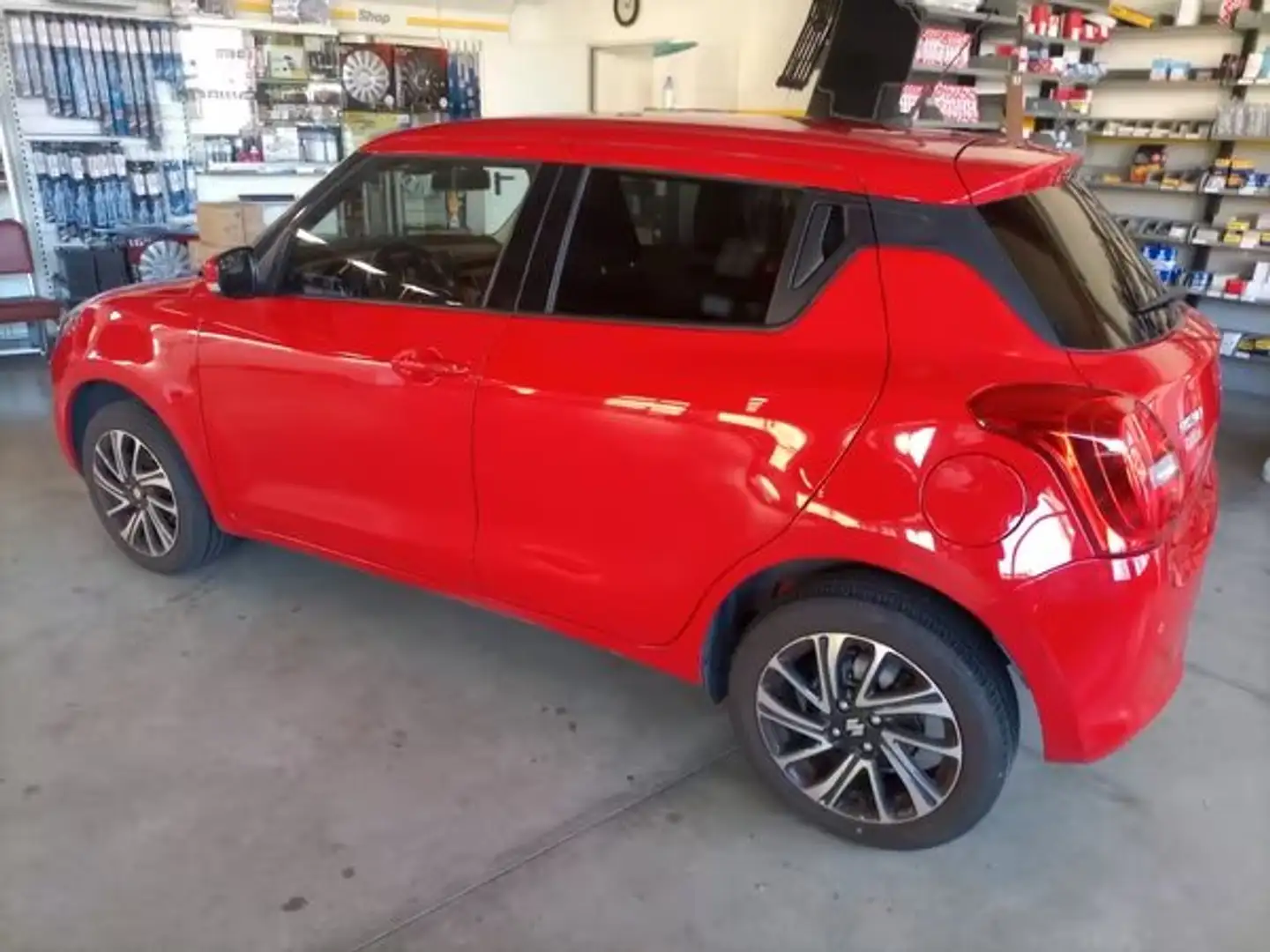 Suzuki Swift 1.2 Hybrid Top 4WD Rosso - 1
