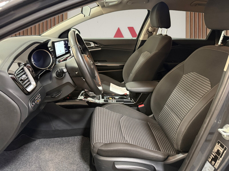 Kia Ceed SW / cee'd SW 1.6 GDI PHEV Business Line ** ACC | Camera | Na... — photo 11