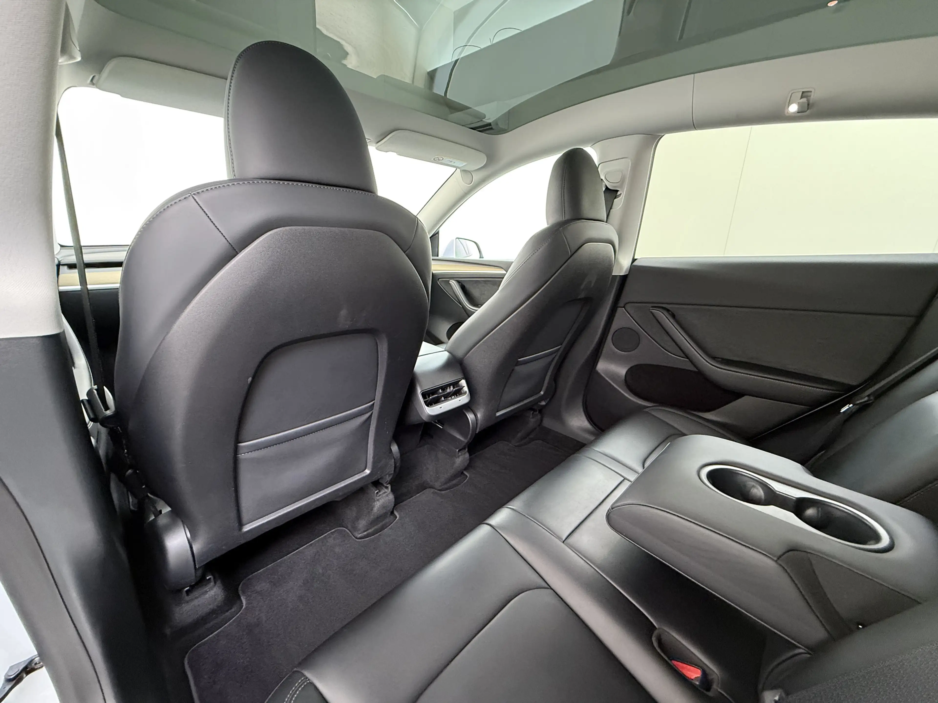 Tesla Model Y RWD 300PK SOH 90% Trekhaak Warmtepomp LFP-Accu Pre — photo 13