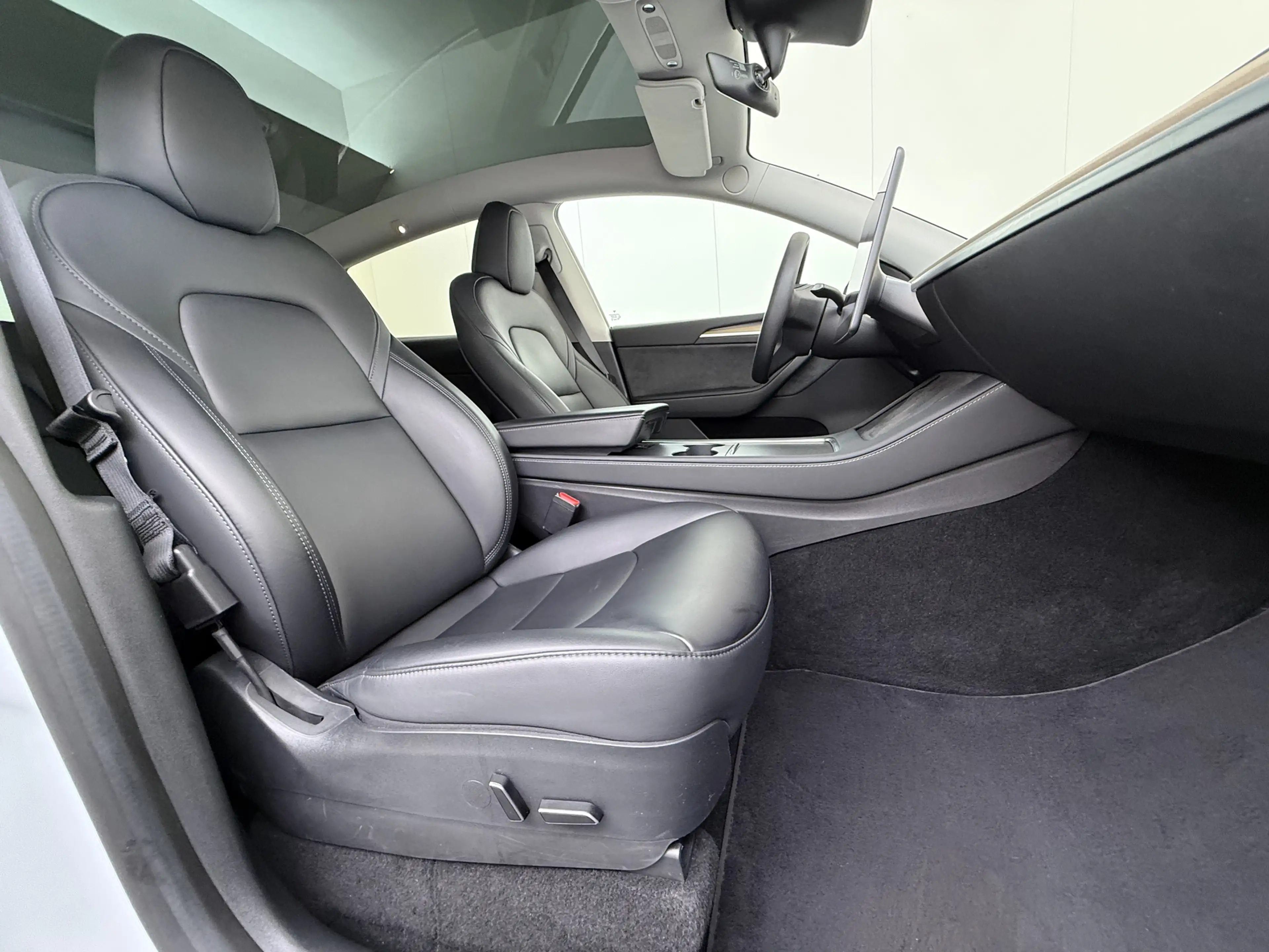 Tesla Model Y RWD 300PK SOH 90% Trekhaak Warmtepomp LFP-Accu Pre — photo 38