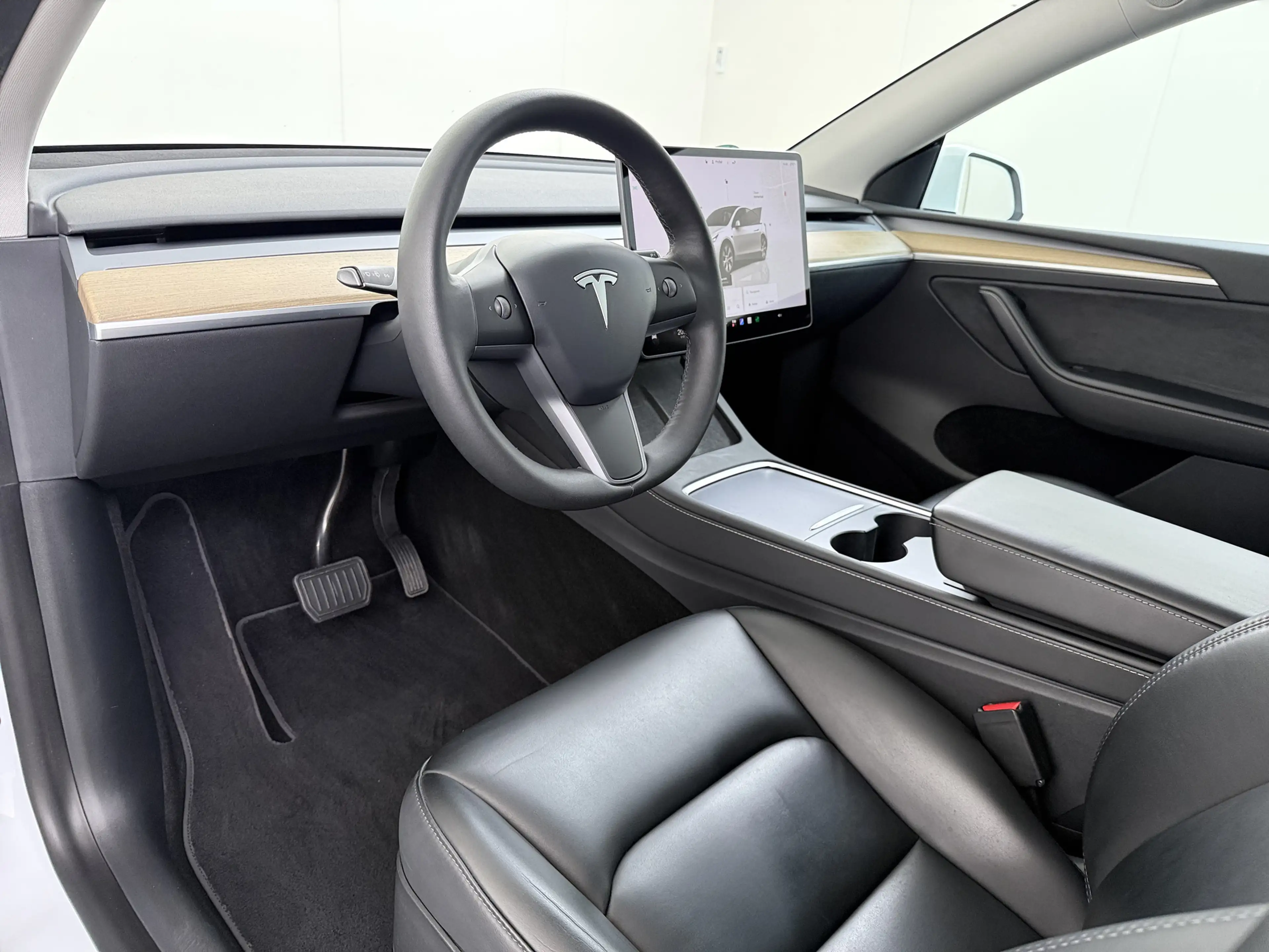 Tesla Model Y RWD 300PK SOH 90% Trekhaak Warmtepomp LFP-Accu Pre — photo 11