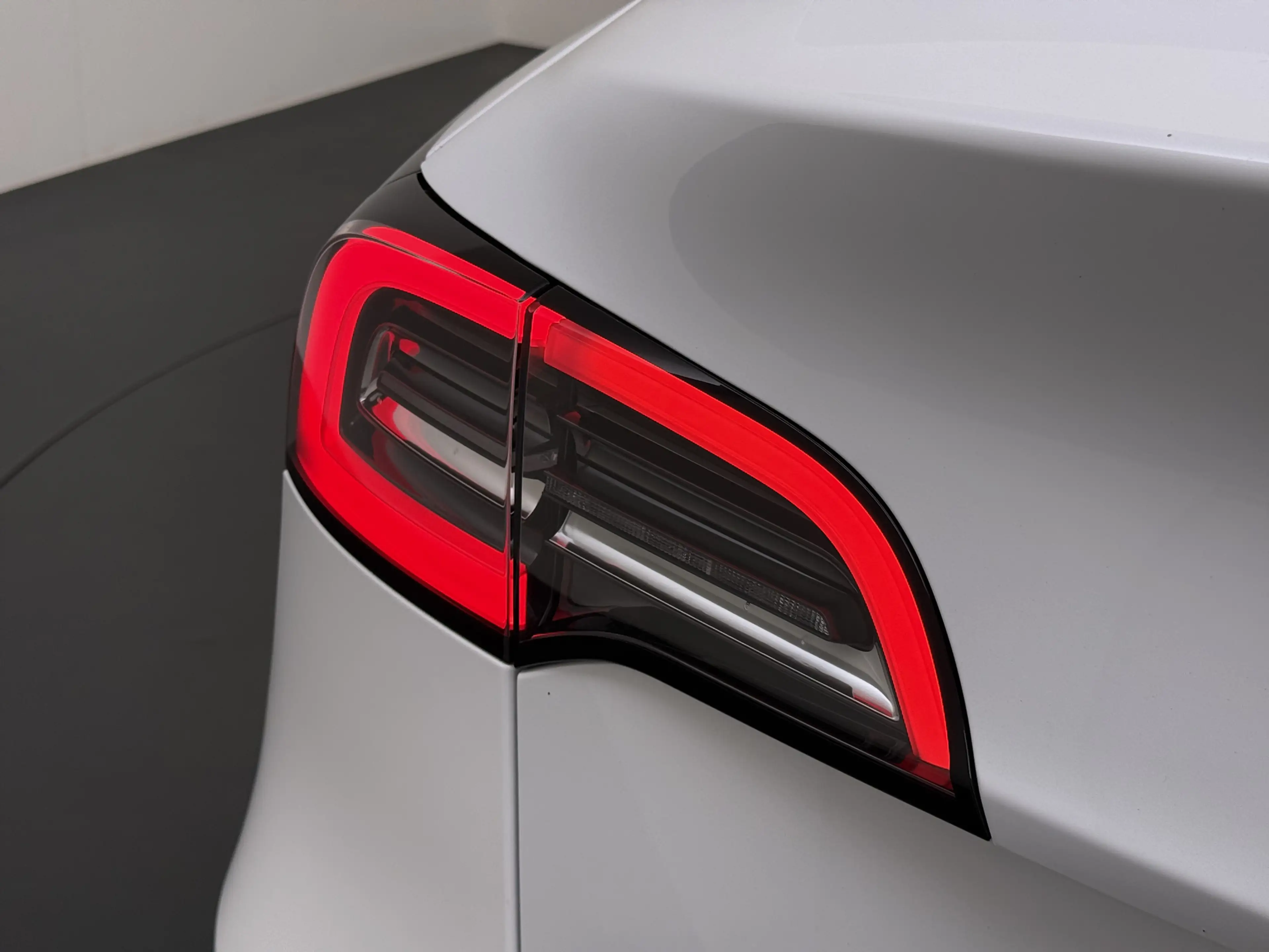 Tesla Model Y RWD 300PK SOH 90% Trekhaak Warmtepomp LFP-Accu Pre — photo 22