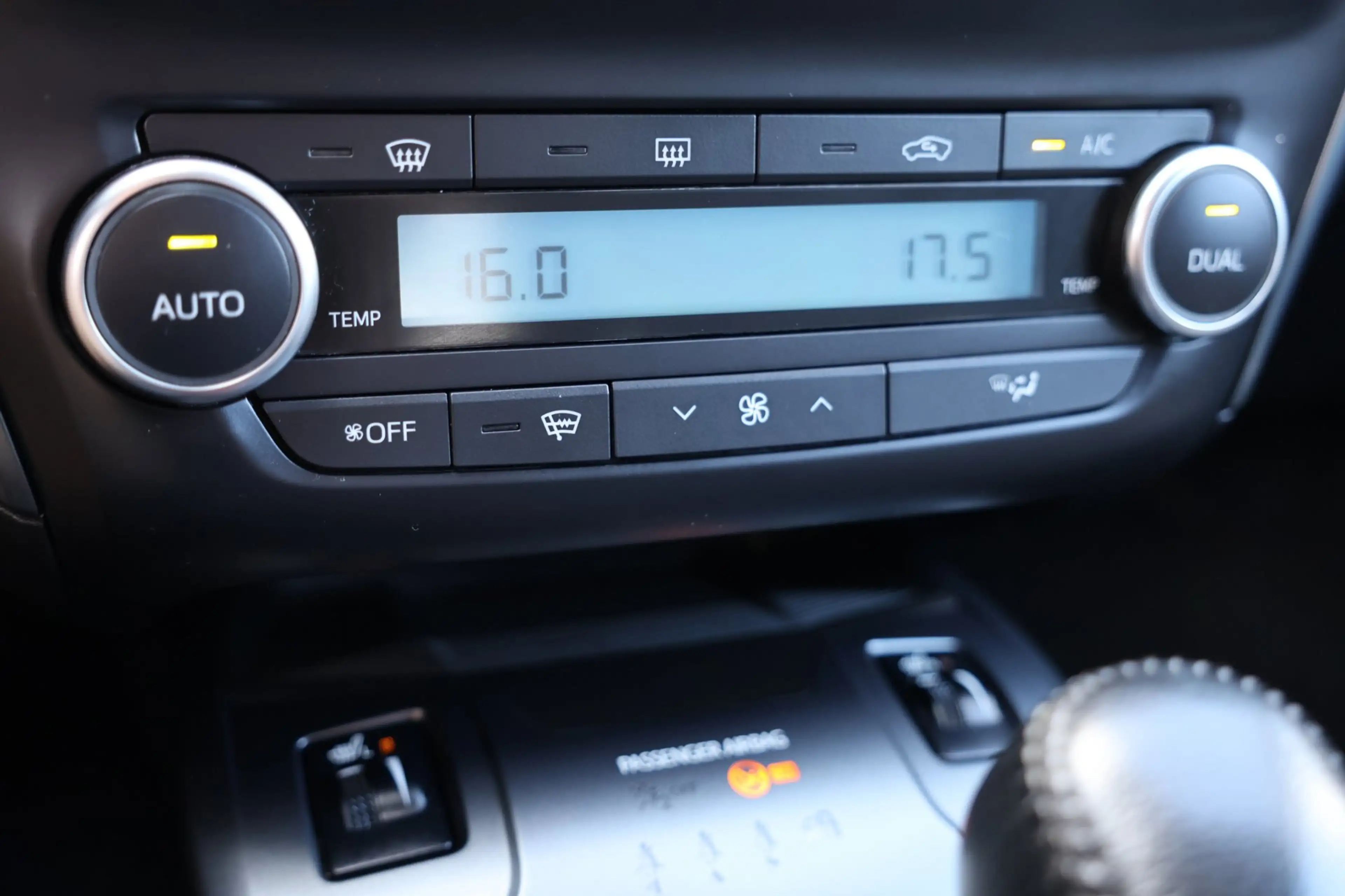 Toyota Avensis Touring Sports 1.8 VVT-i Dealer onderhouden — photo 13