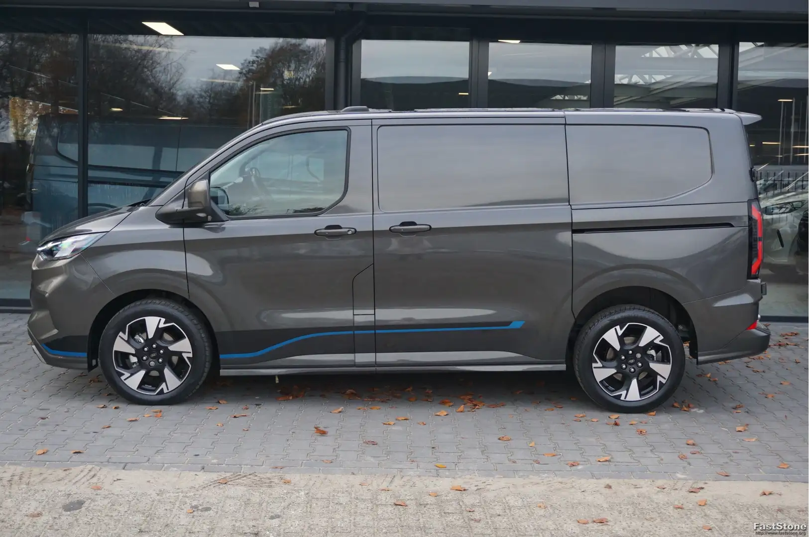 Ford Transit Custom 320S 170PK Sport AUT AWD BPM VRIJ!! ACC, Trekhaak, Gris - 2