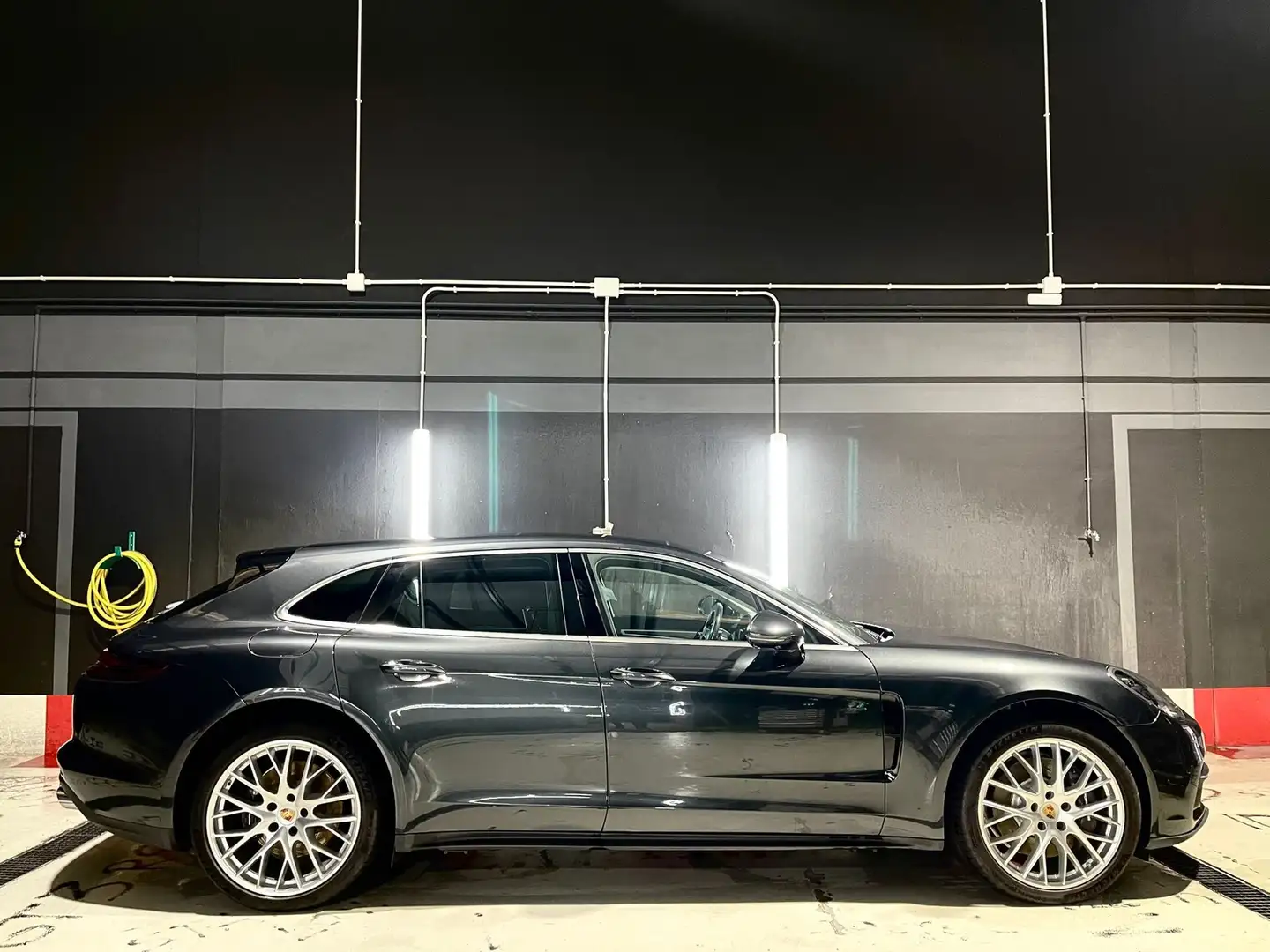 Porsche Panamera 4 Sport Turismo - 1