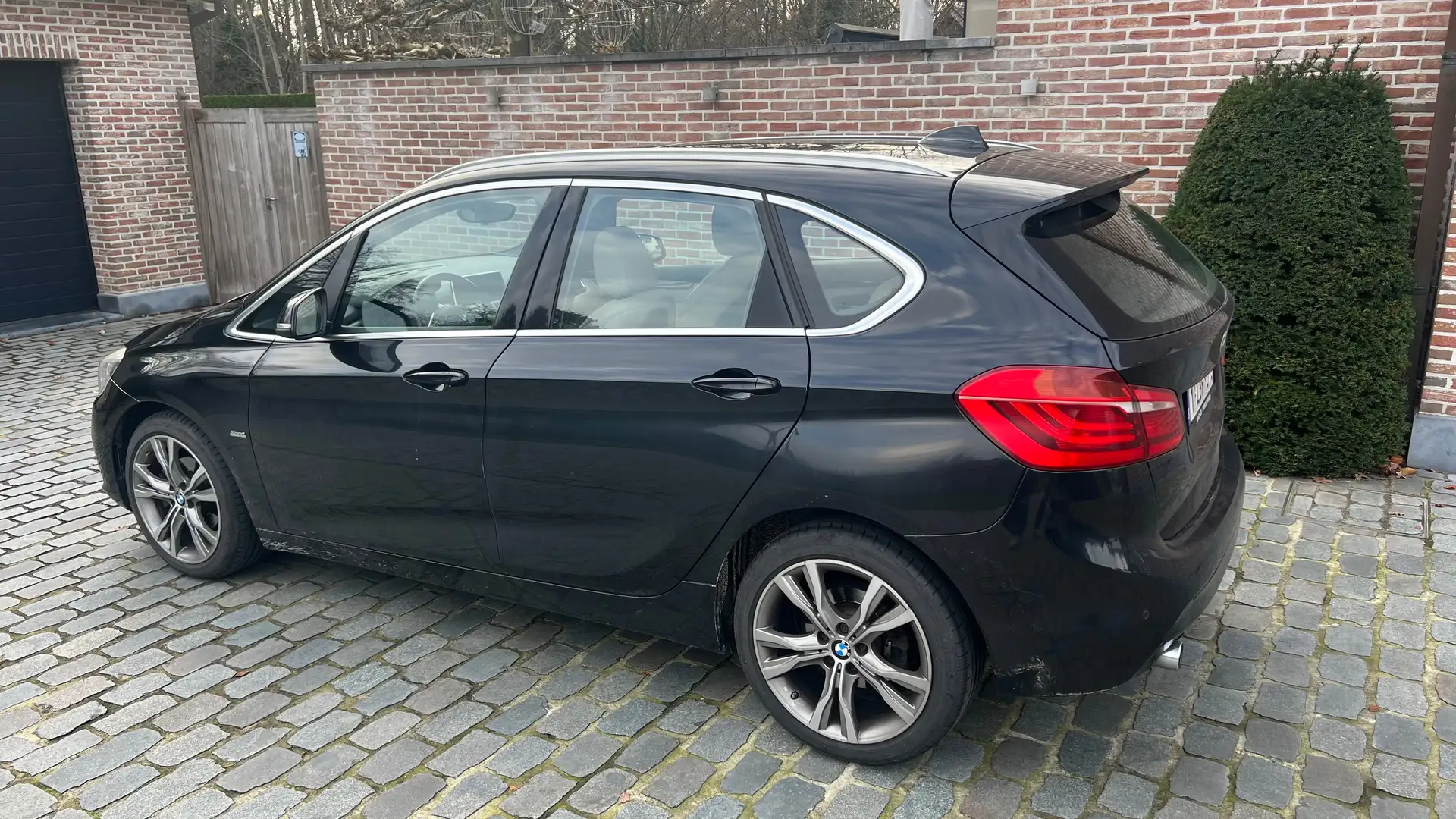 BMW 216 216d Active Tourer Aut. Sport Line Noir - 1