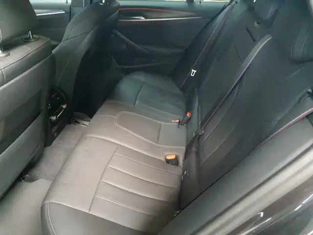 BMW 5 Series view 13
