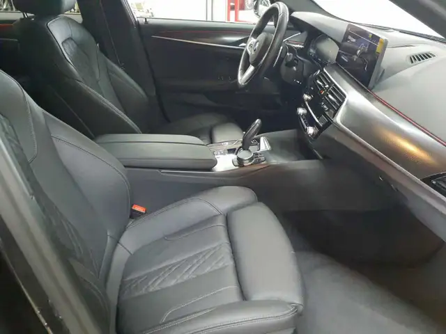 BMW 5 Series view 8