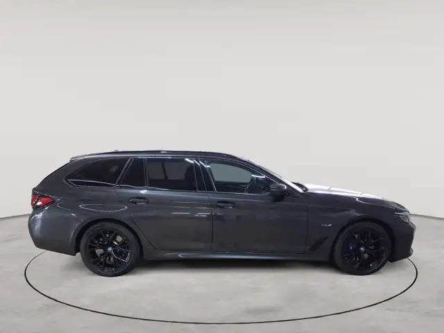 BMW 5 Series view 3