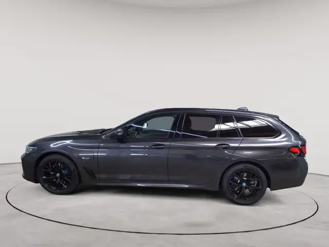 BMW 5 Series view 6