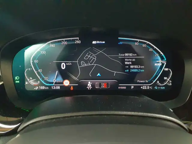 BMW 5 Series view 11