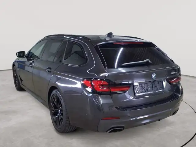 BMW 5 Series view 5