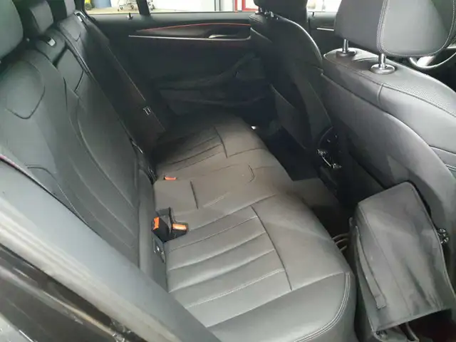 BMW 5 Series view 14