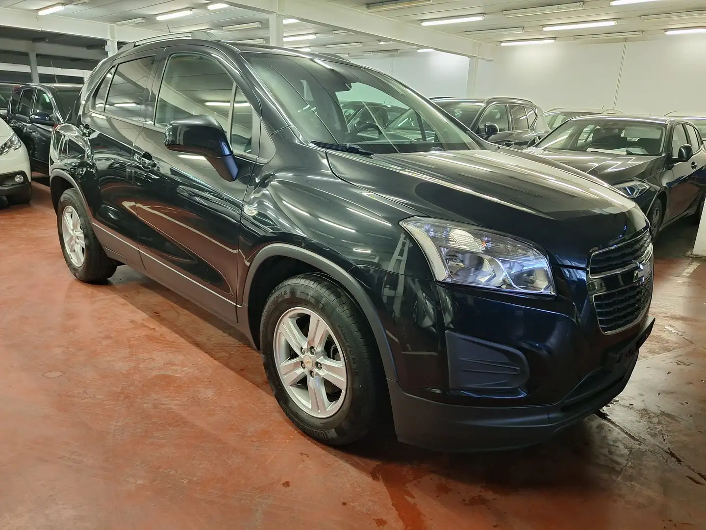 Chevrolet Trax 1.7 D 4x2 LS S crna - 1