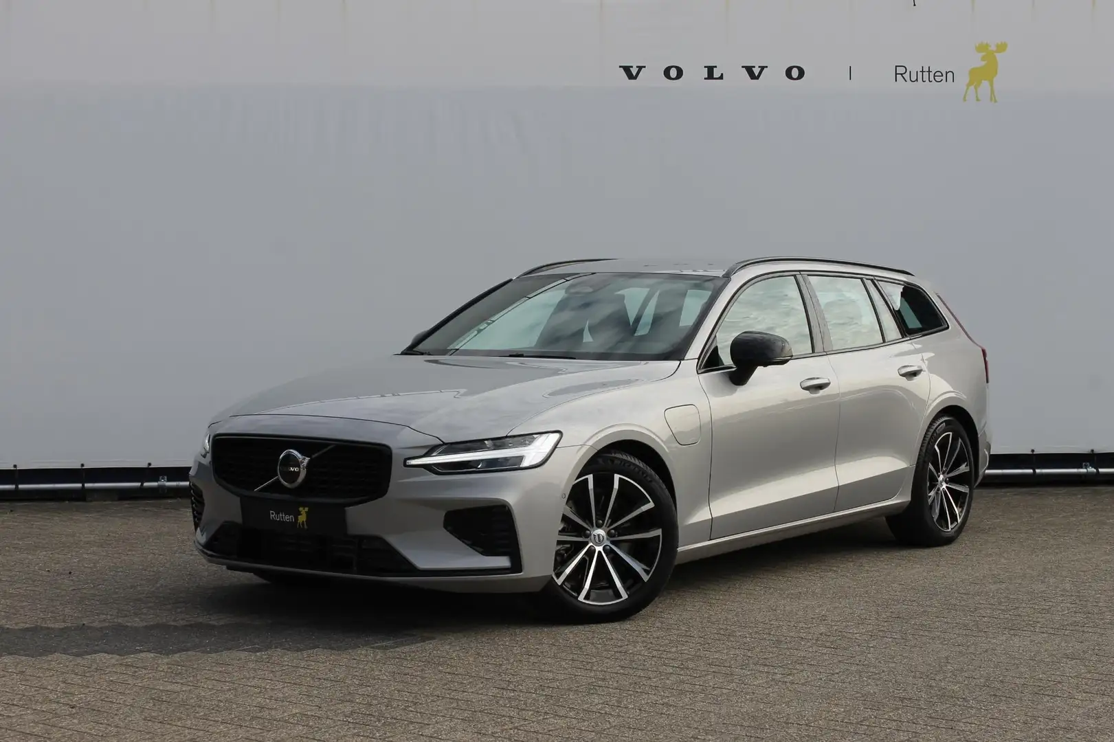 Volvo V60 T6 350PK Autm. Plug-in hybrid AWD Plus Dark Long R Gris - 2