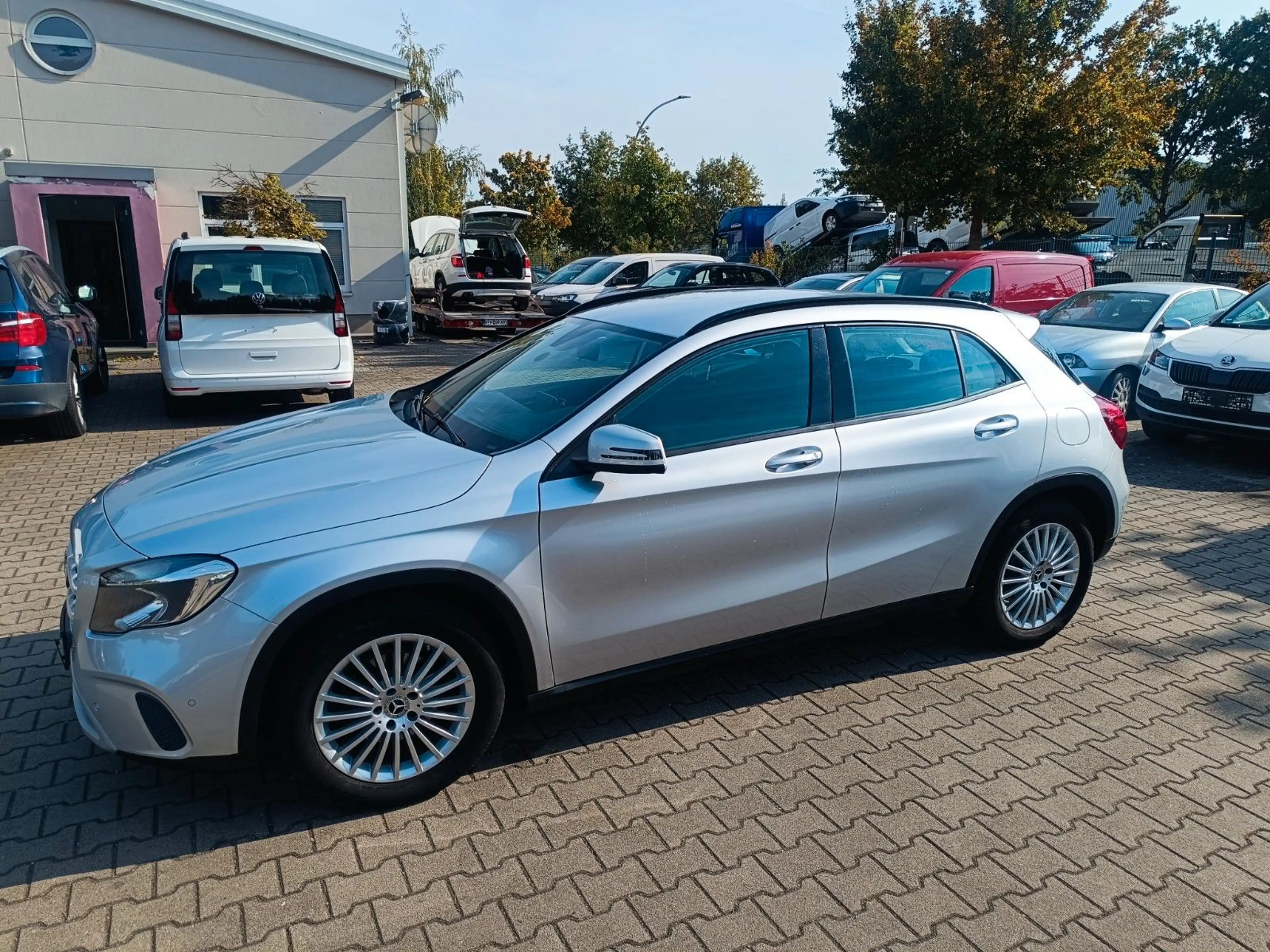 Mercedes-Benz GLA 180 — photo 8