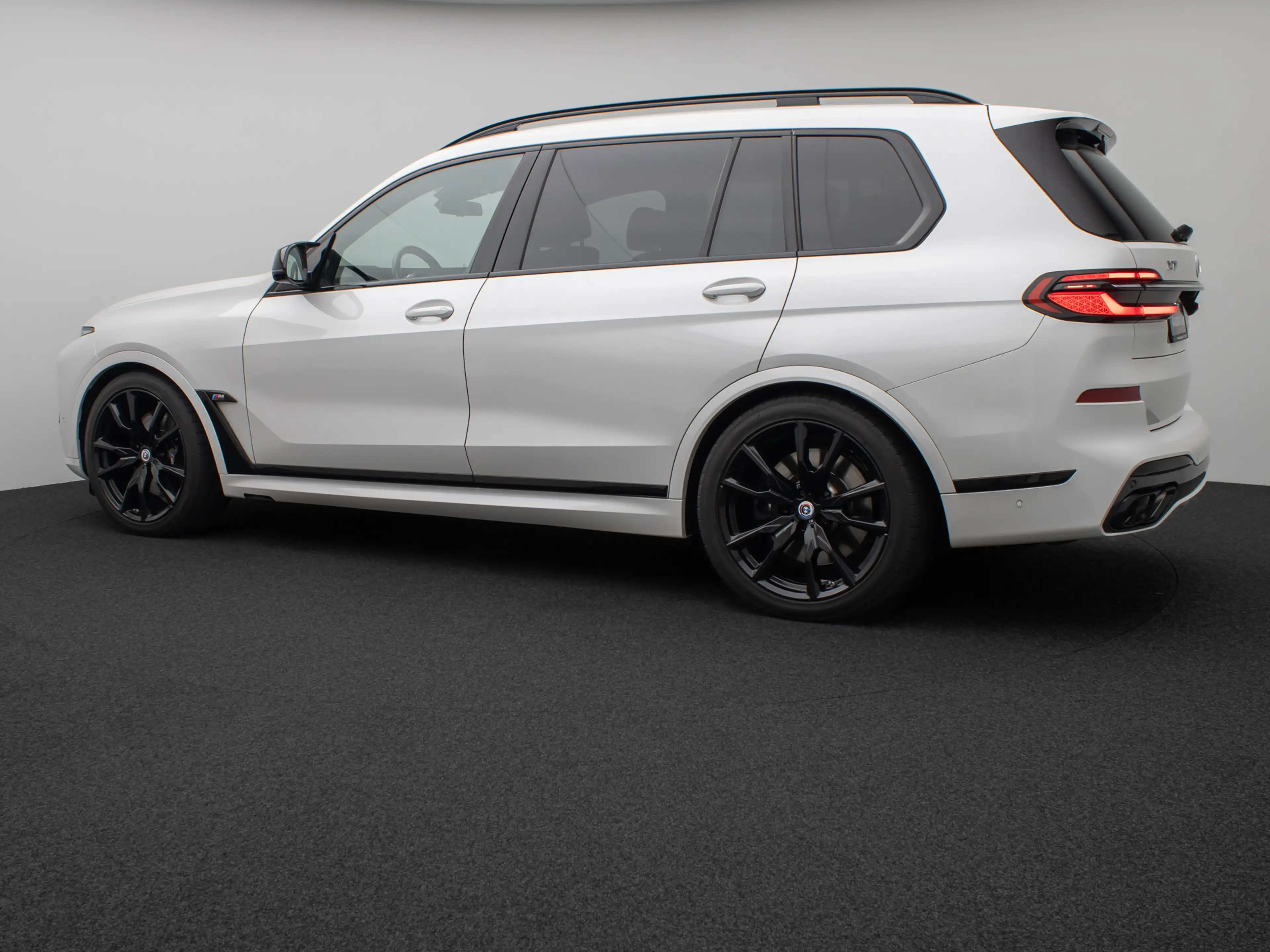 BMW X7 M B&W Panorama HUD 360° Individual 22 — photo 10