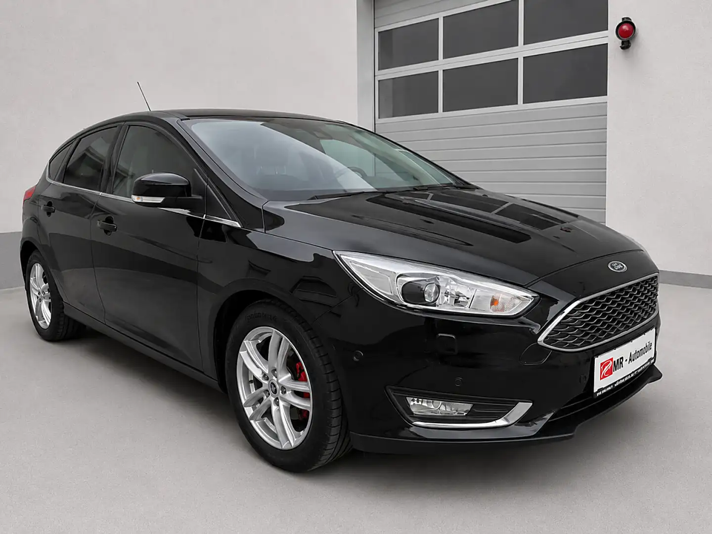 Ford Focus 1,0 EcoBoost Titanium Schwarz - 1