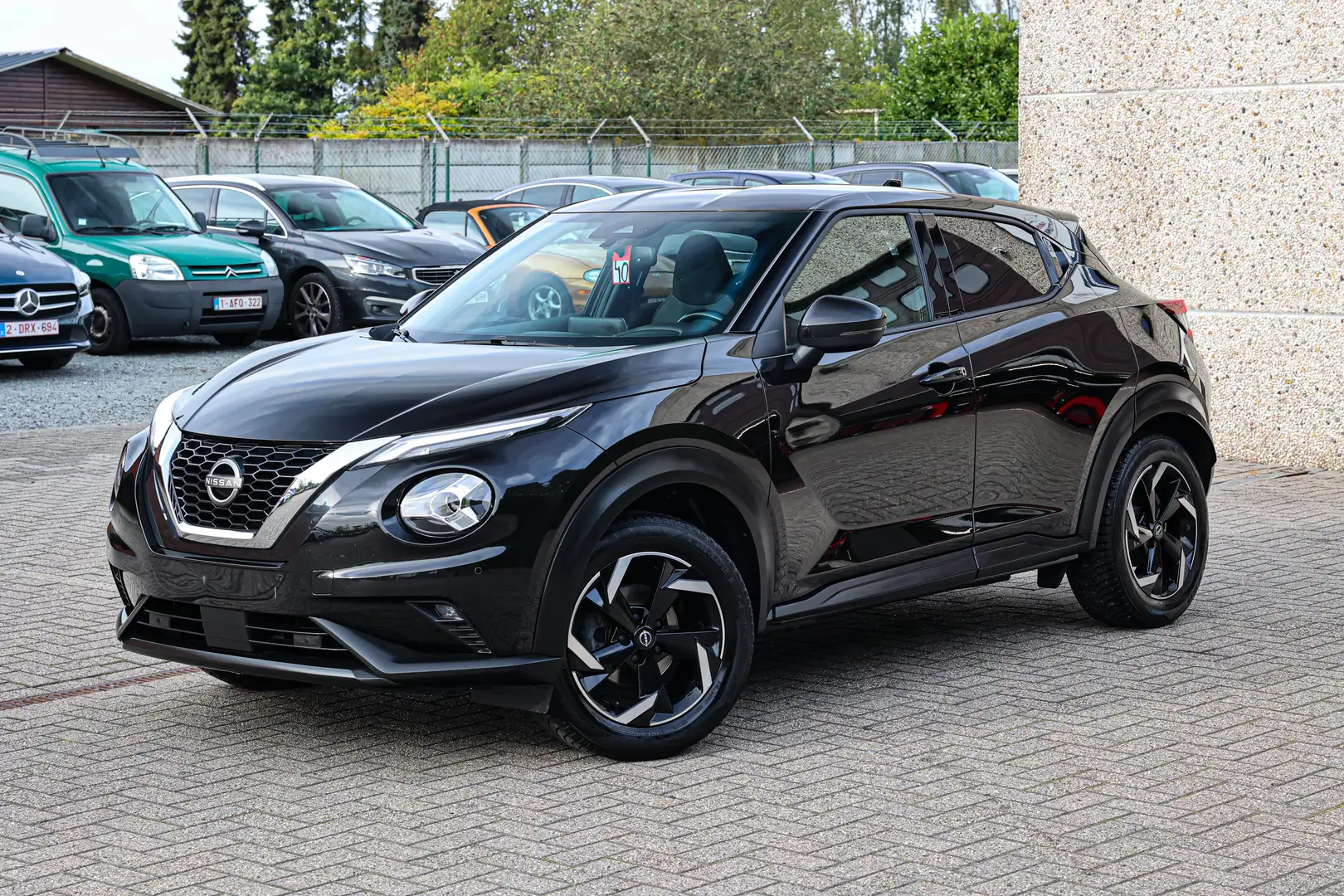 Nissan Juke AUTOMAAT*ACHTERUITRIJCAMERA*KEYLESGO*APPLE-CARPLAY Schwarz - 1