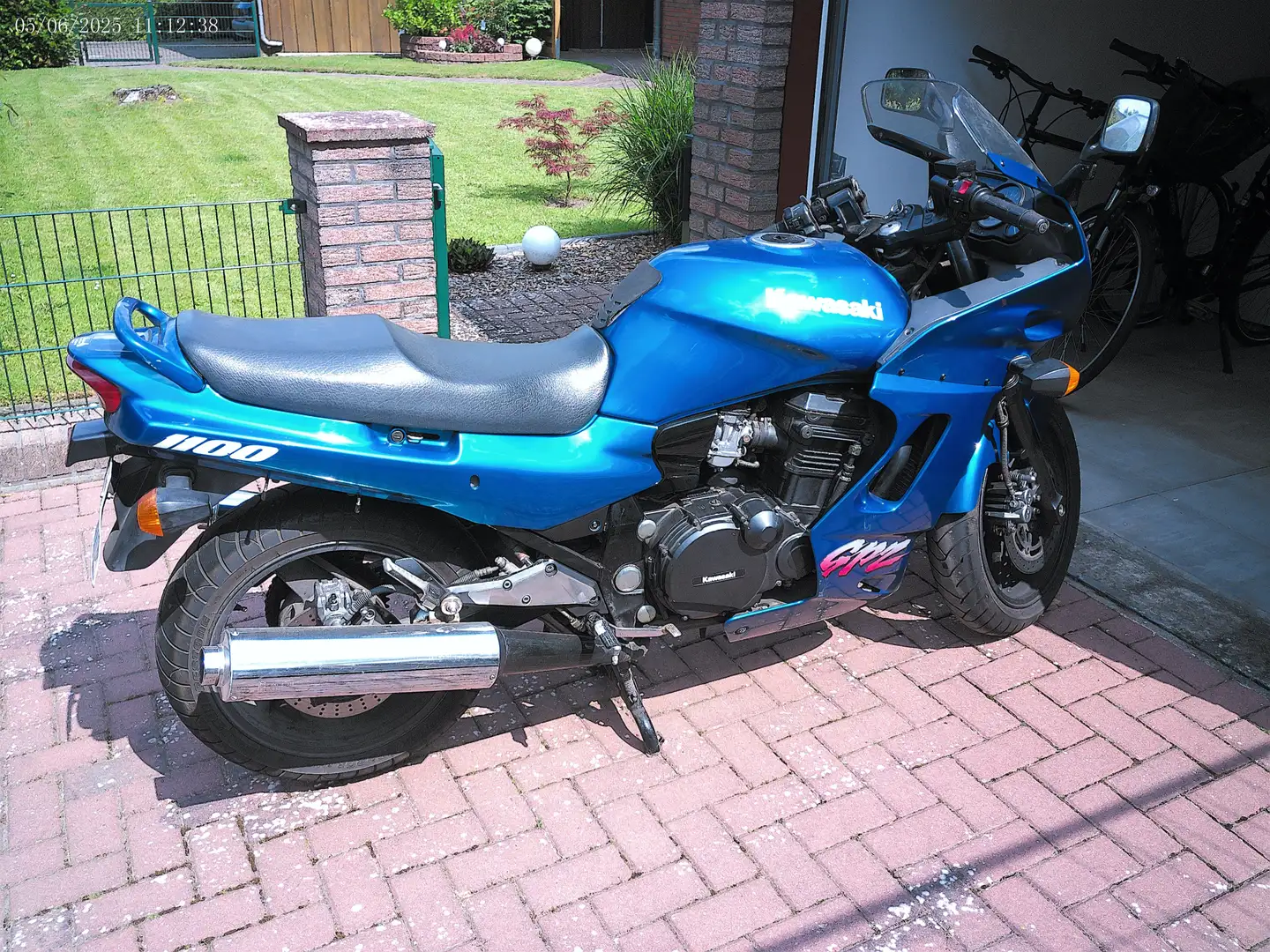 Kawasaki GPZ 1100 Bleu - 2