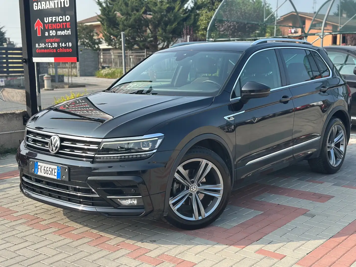 Volkswagen Tiguan 2.0 BiTDI SCR DSG 4MOTION R-Line Zwart - 2