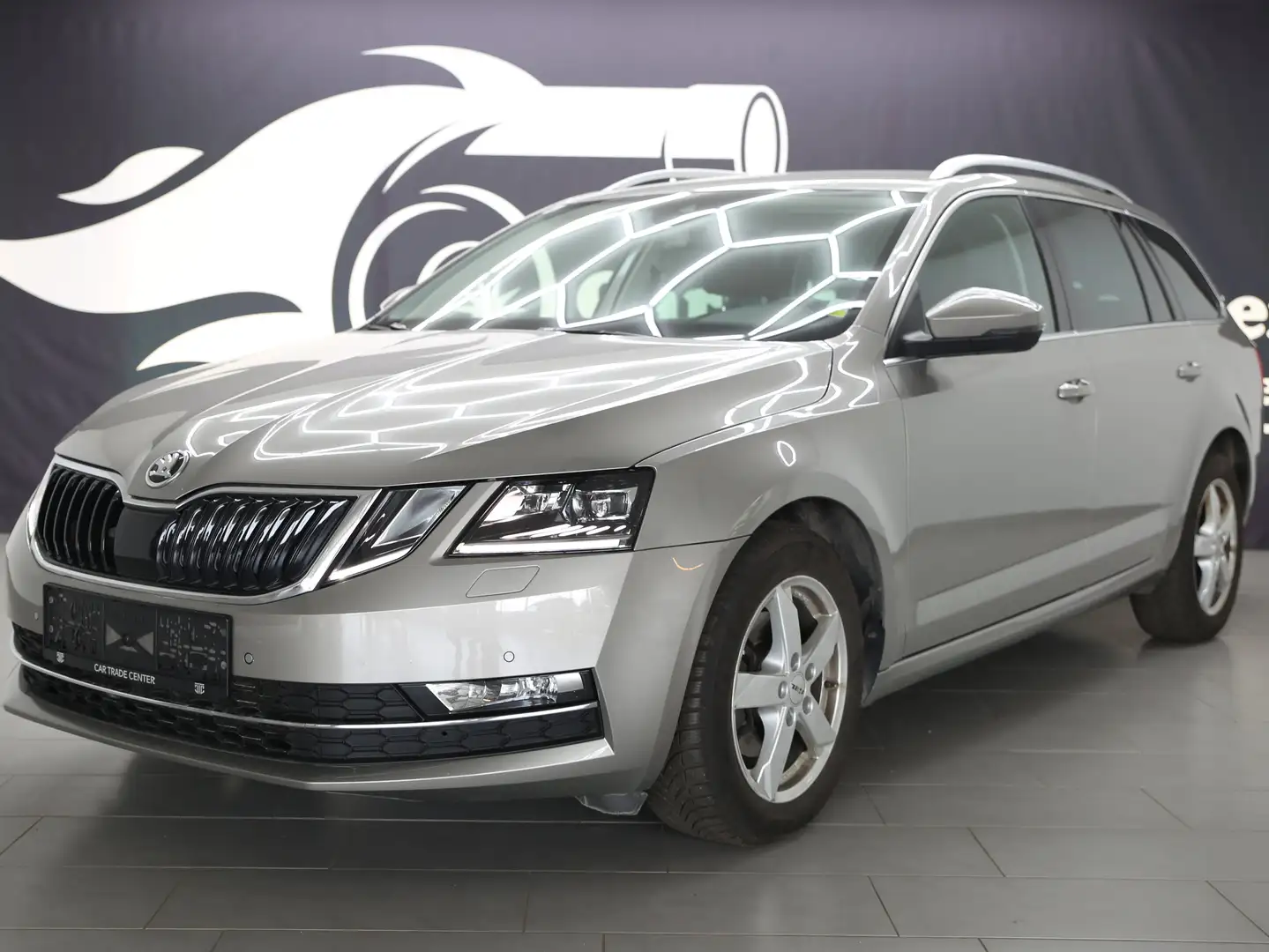 Skoda Octavia Combi 2,0 TDI Style Limited DSG Grau - 2