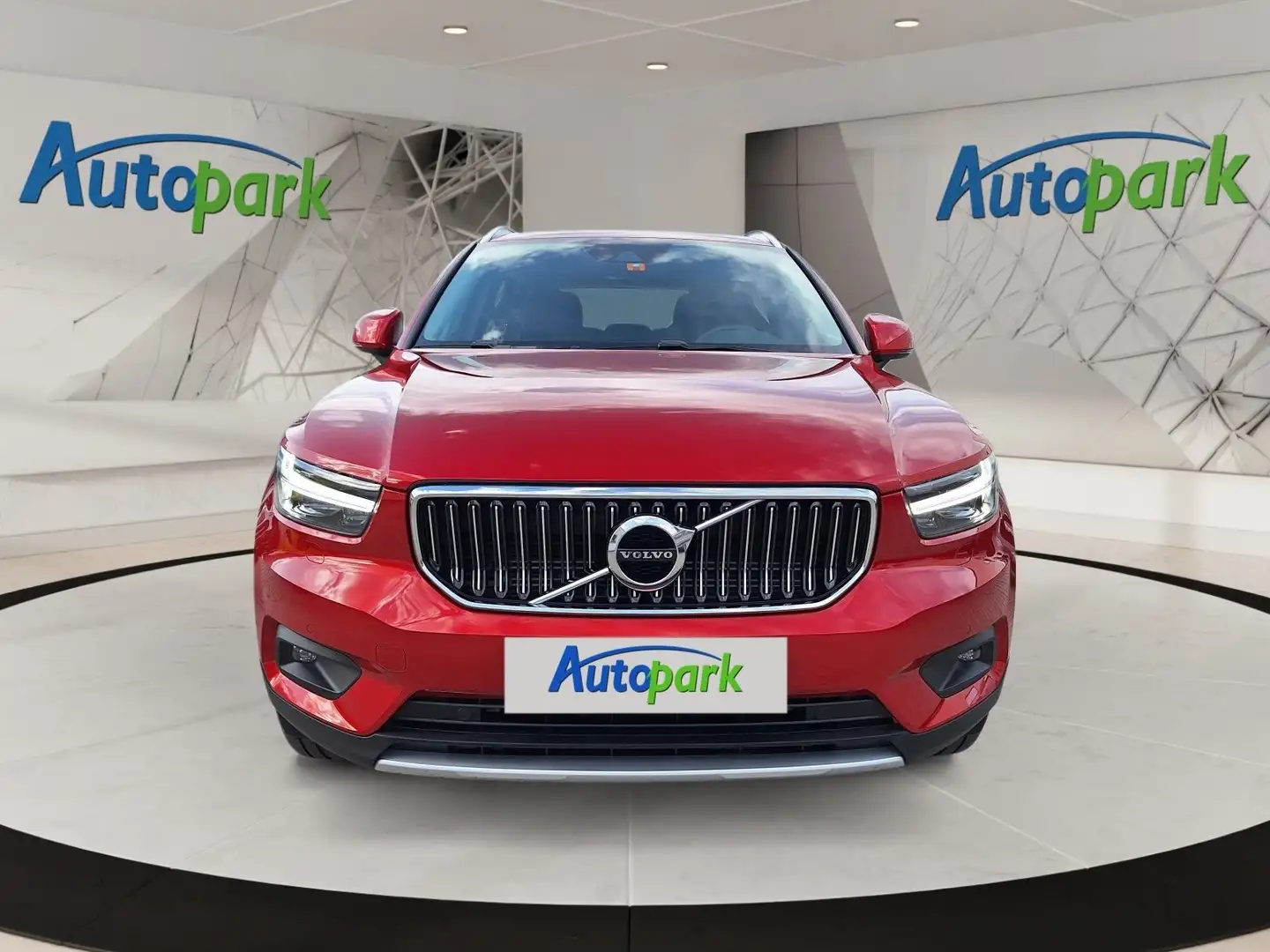 Volvo XC40 T4 Recharge Plug-In Hybrid 2WD Rot - 2
