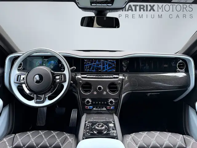 Rolls-Royce Cullinan view 3