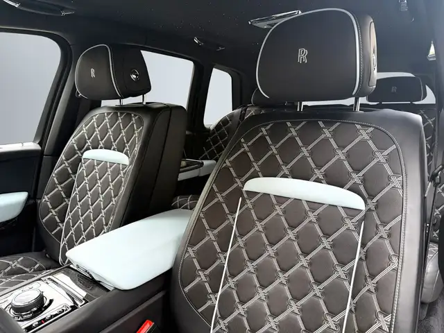 Rolls-Royce Cullinan view 4