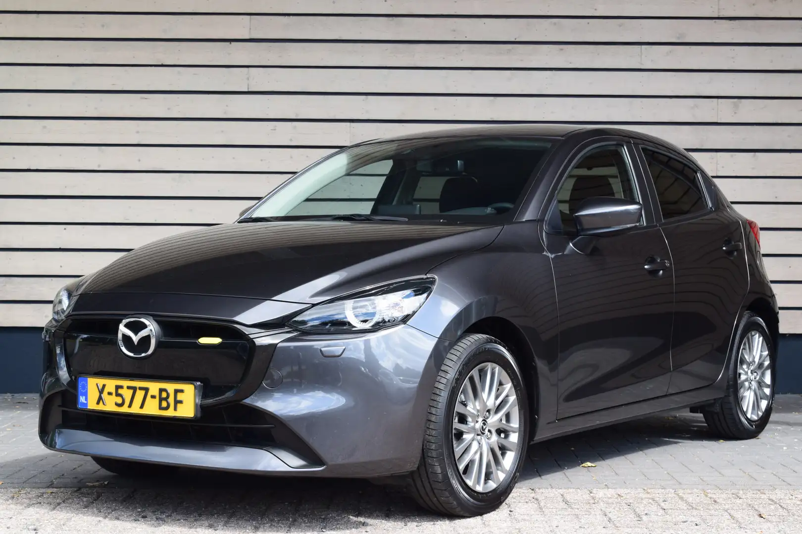 Mazda 2 1.5 e-SkyActiv-G 90 Exclusive-Line - Dealer onderh Grijs - 2