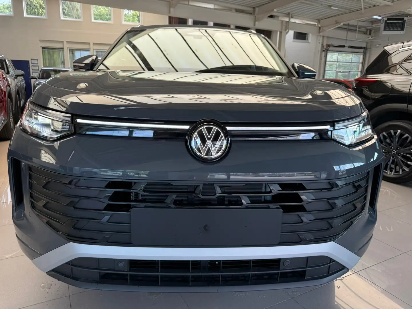 Volkswagen Tayron 1.5 eTSI mHEV ACT Life 7pl. - NIEUW !!! Gris - 1