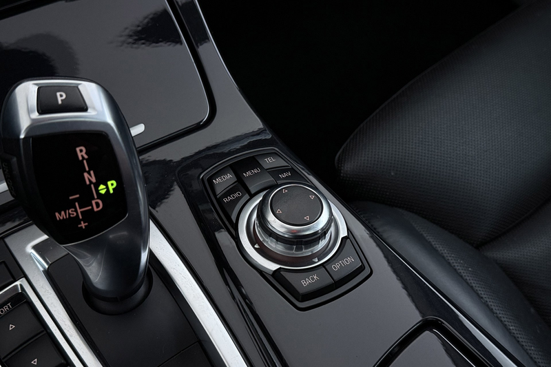 BMW 535 5-serie 535xi High Executive | Head-up | Sportstoe — photo 32