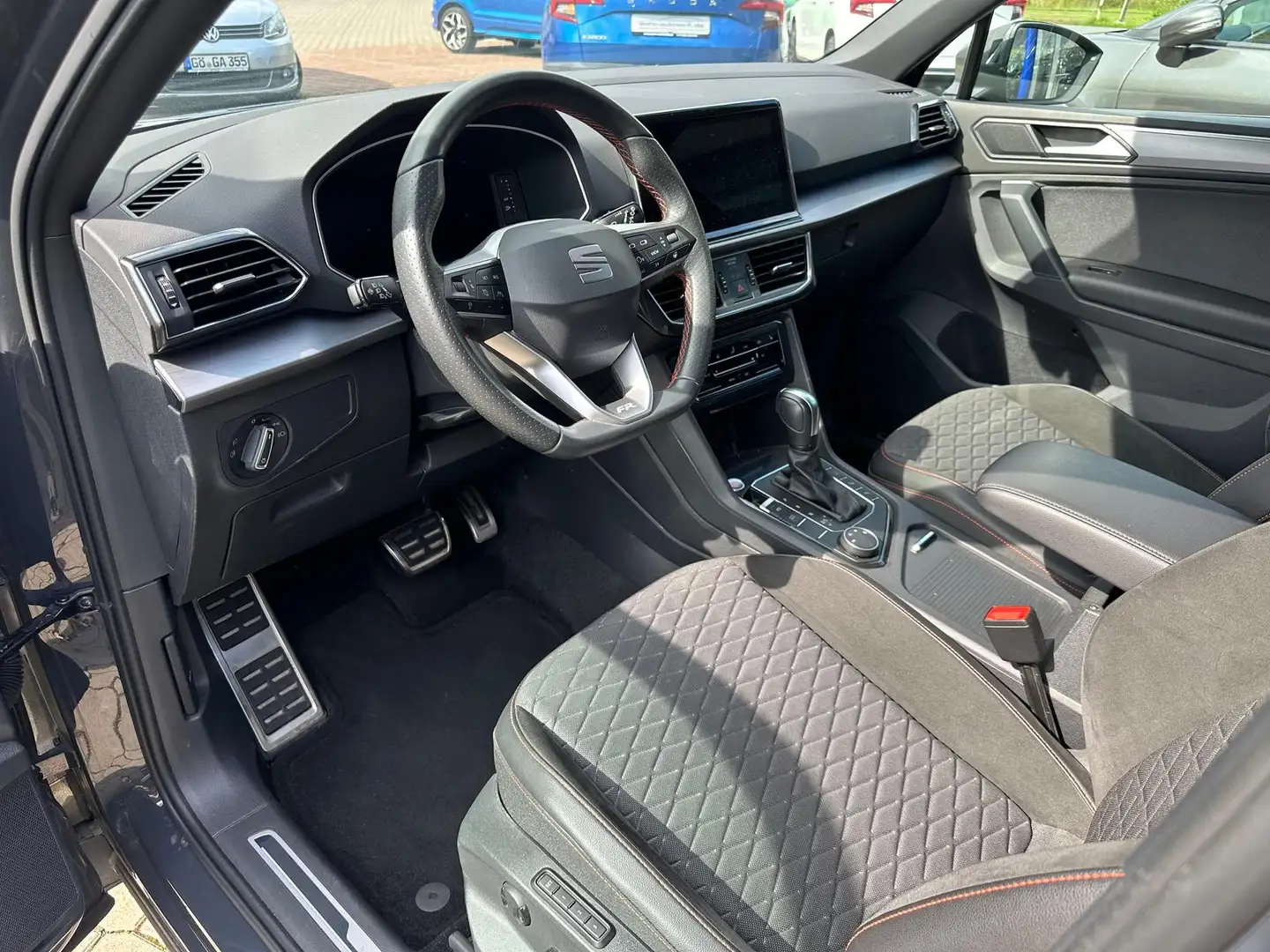SEAT Tarraco 1.5TSI FR DSG *AHK*PDC+Kam.*el.HK*ACC*App Grau - 2