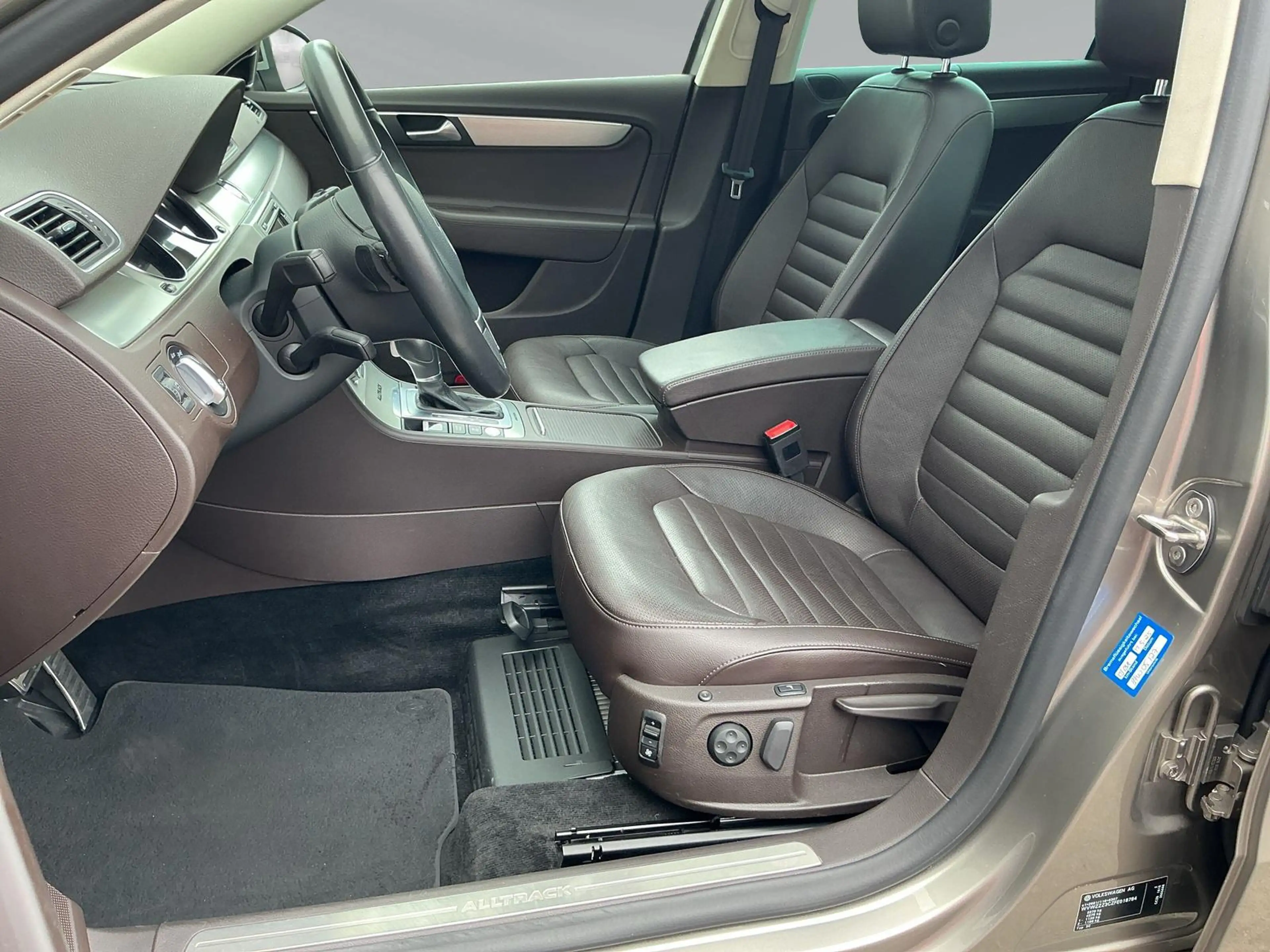 Volkswagen Passat Alltrack 2.0 TSI DSG XEN PAN NAV DYN RFK — photo 9