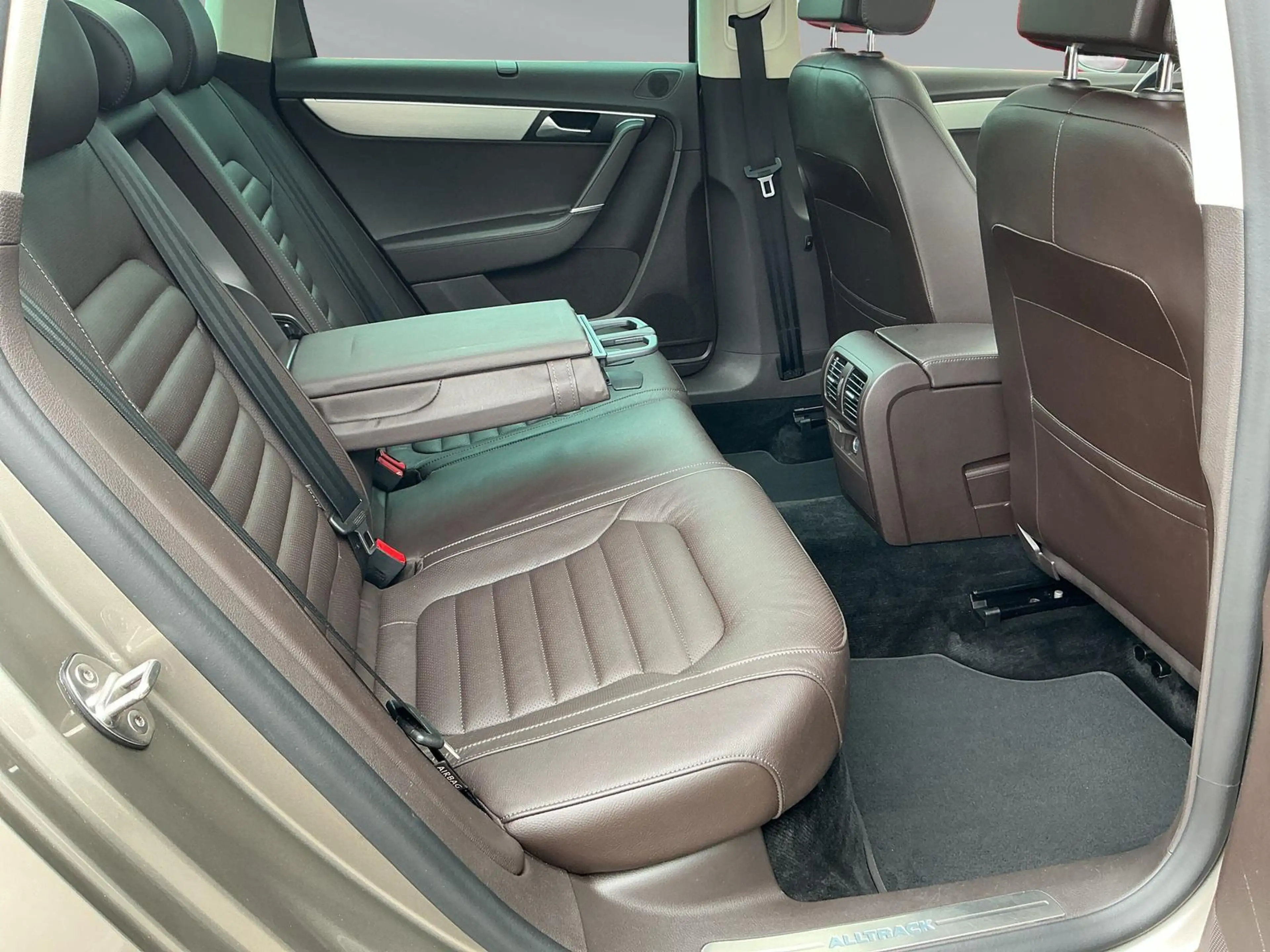Volkswagen Passat Alltrack 2.0 TSI DSG XEN PAN NAV DYN RFK — photo 12