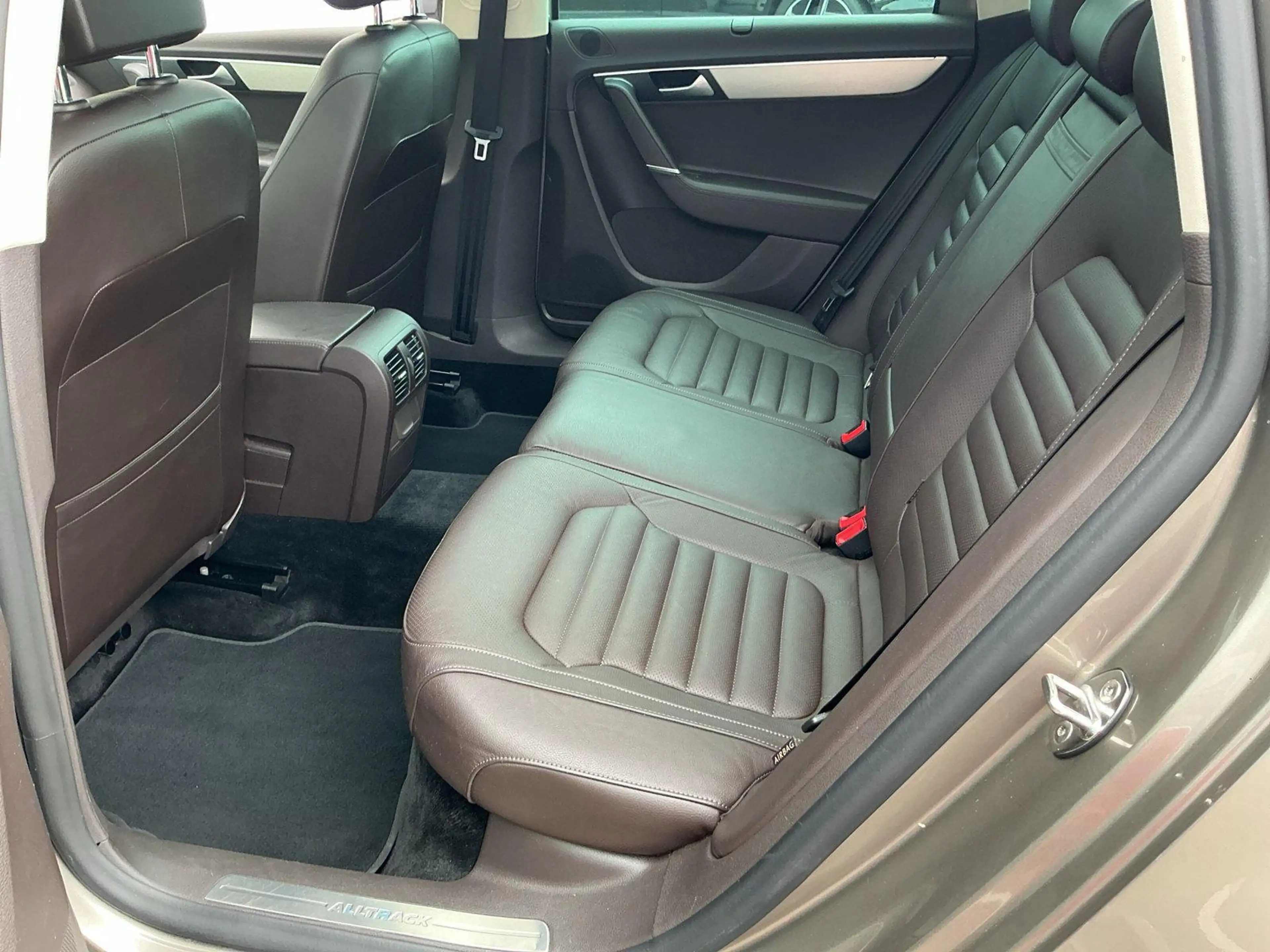 Volkswagen Passat Alltrack 2.0 TSI DSG XEN PAN NAV DYN RFK — photo 11