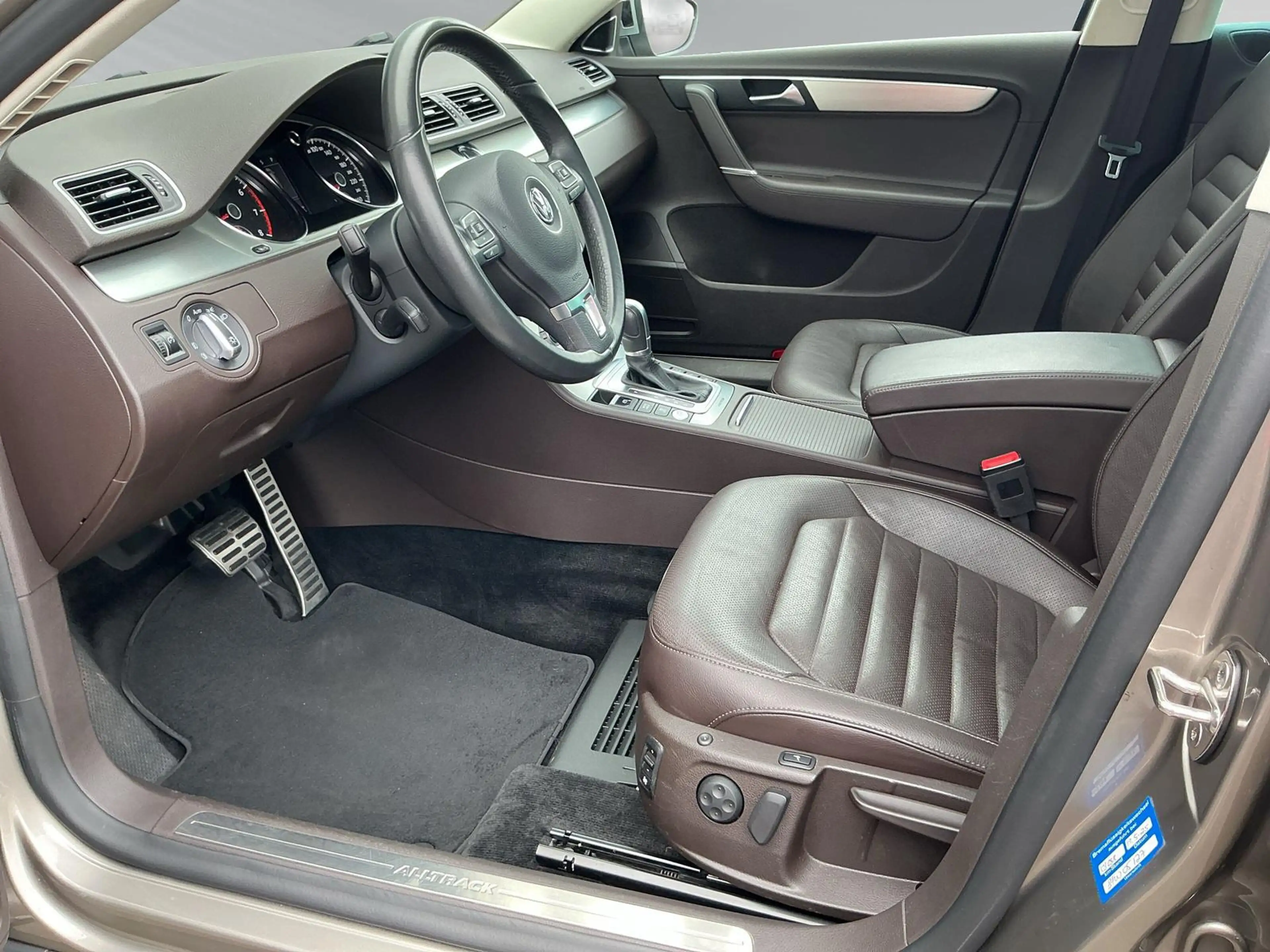 Volkswagen Passat Alltrack 2.0 TSI DSG XEN PAN NAV DYN RFK — photo 8