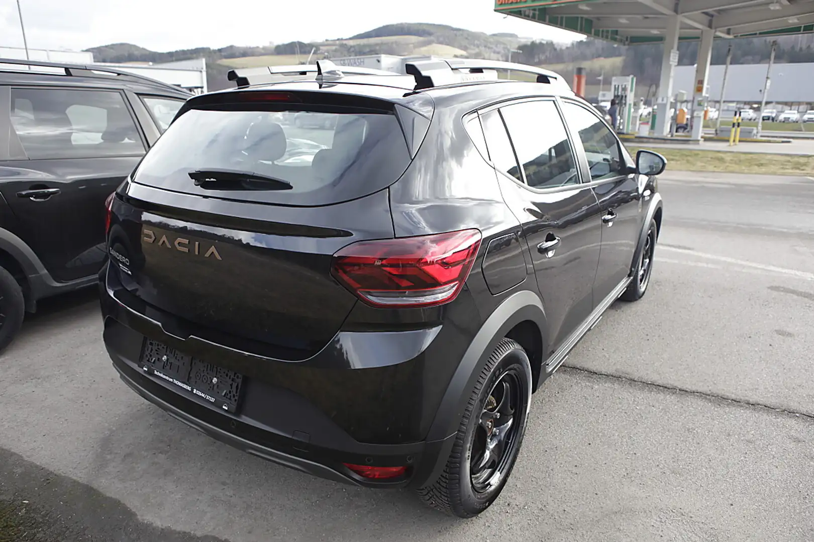 Dacia Sandero Stepway Extreme+ TCe 110 Schwarz - 2