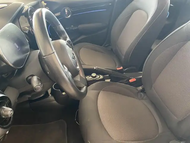 Mini Hatch view 7