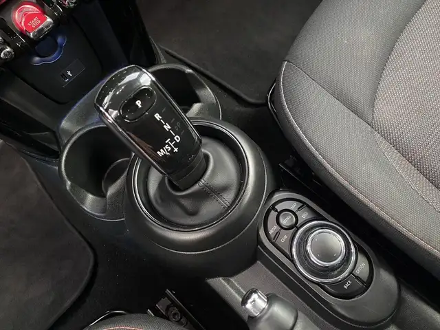 Mini Hatch view 12